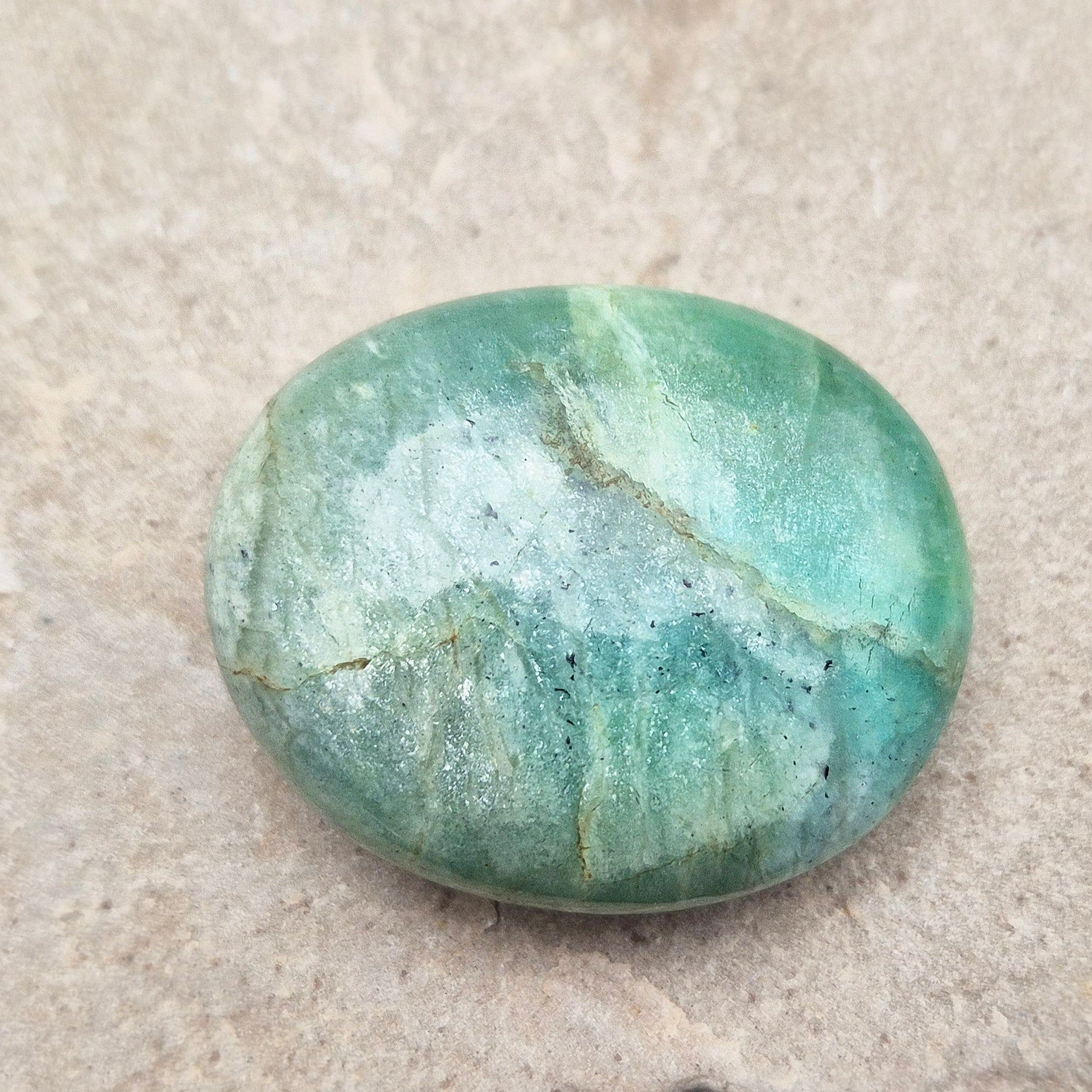 Soothing Amazonite galet to support calm, confidence, and honest expression. A gentle crystal for emotional balance and everyday support.