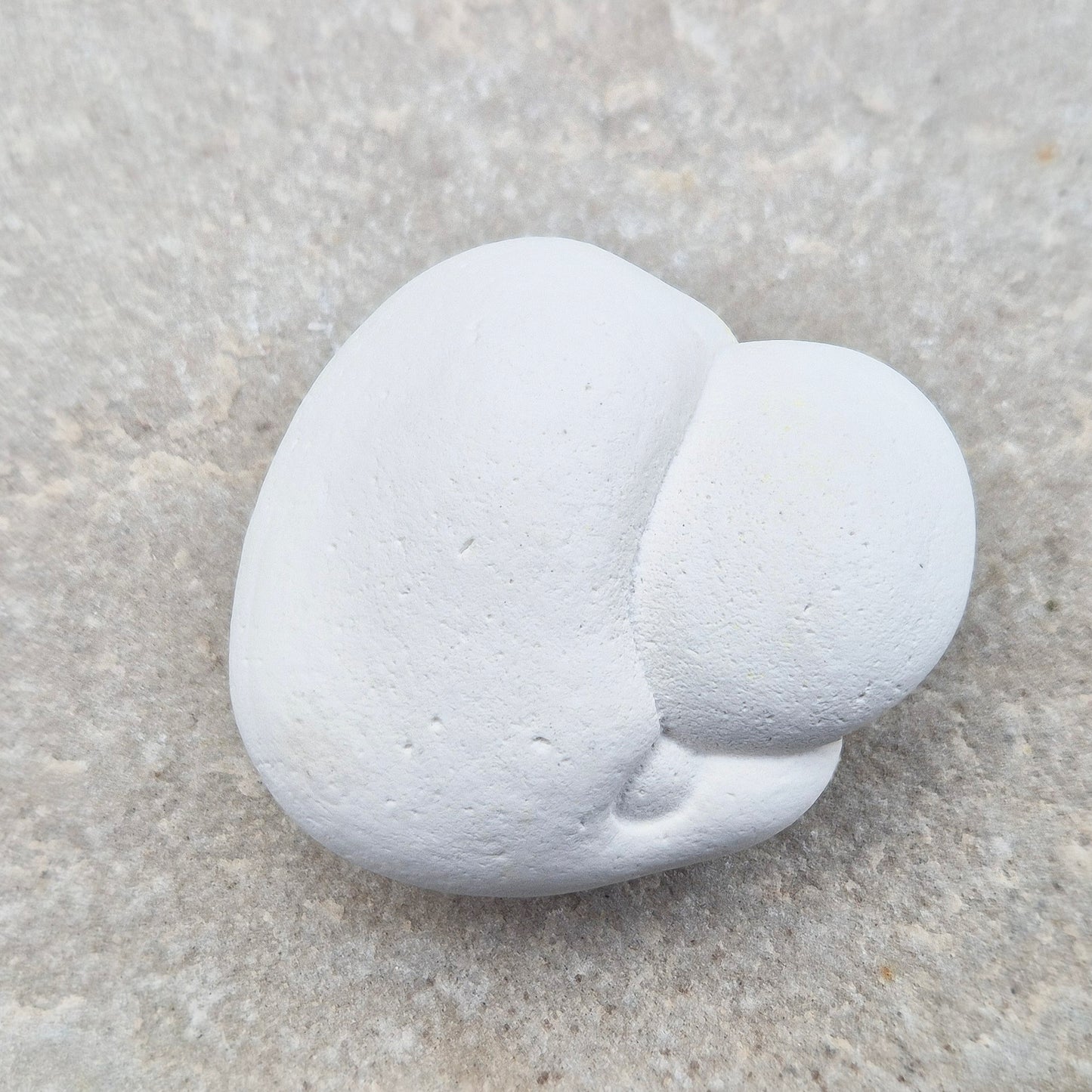 Menalite Freeform from Morocco – Goddess Stone of feminine wisdom, grounding and transformation. A nurturing crystal for meditation and life’s cycles.