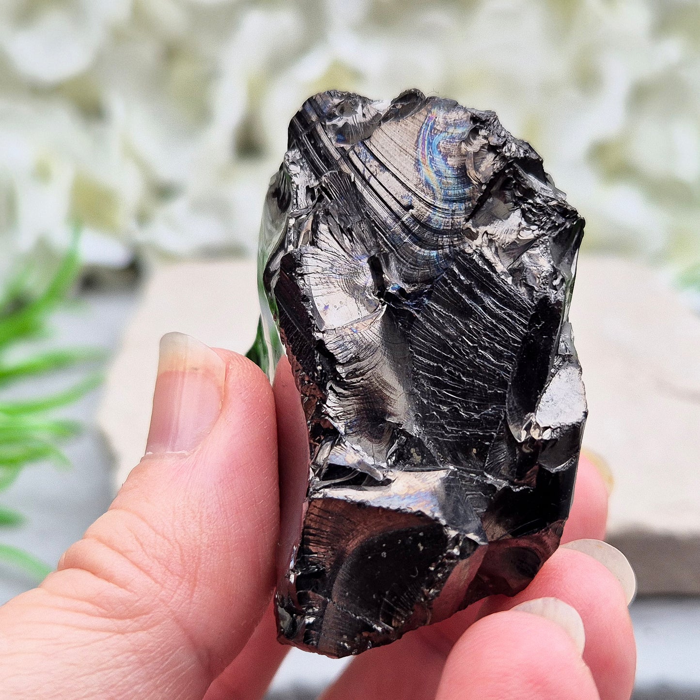 Natural Colombian Shungite (Raquirite) – rare carbon-rich grounding stone with a natural rainbow sheen. Ideal for protection, stability and energy cleansing.