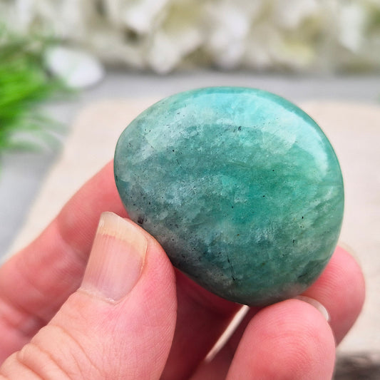 Polished Amazonite galets with calming, balanced energy. Ideal for easing stress, open communication, and supportive everyday use. 