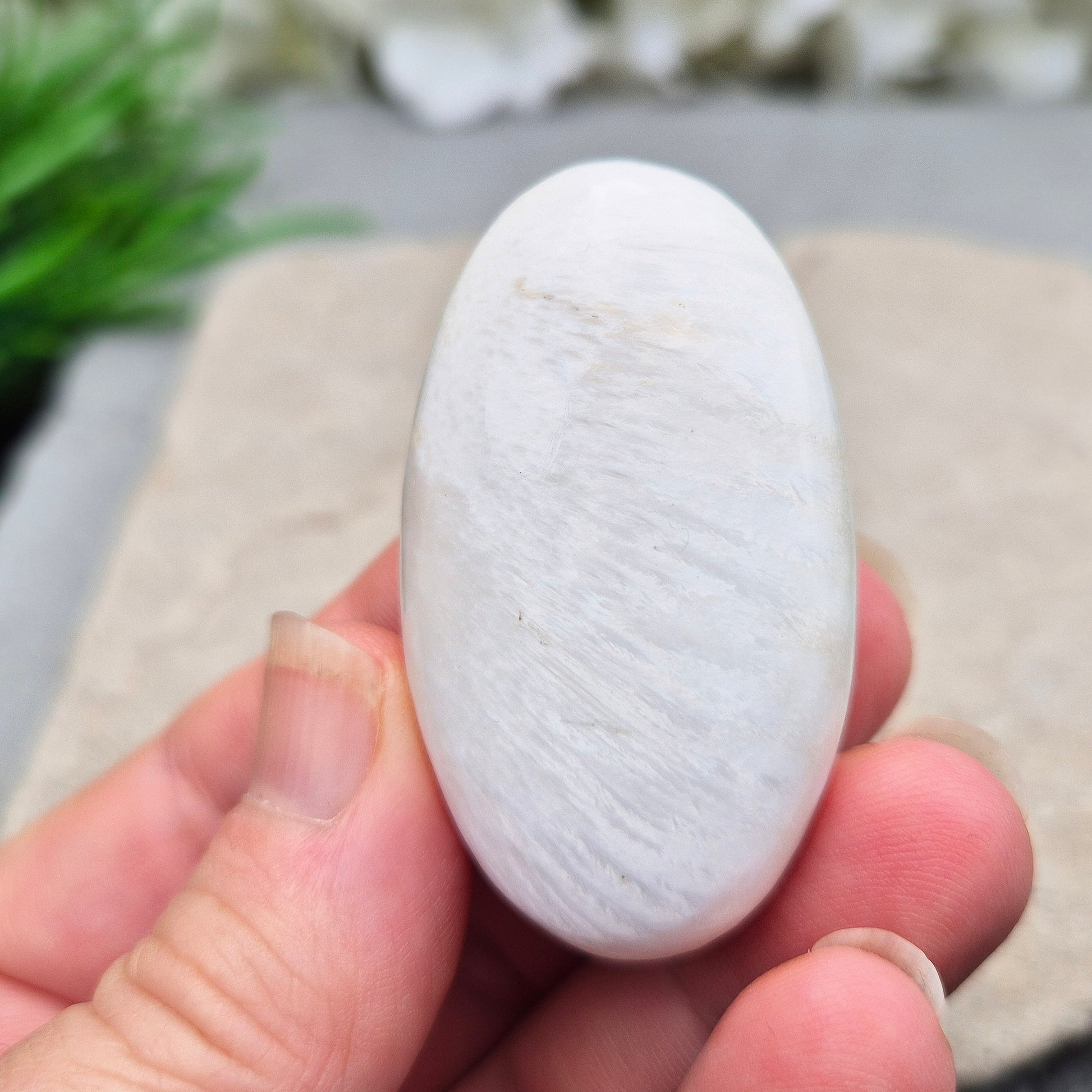 Soothing Scolecite for serenity and balance. Supports meditation, relaxation, and emotional healing with its soft, high-vibrational energy. 