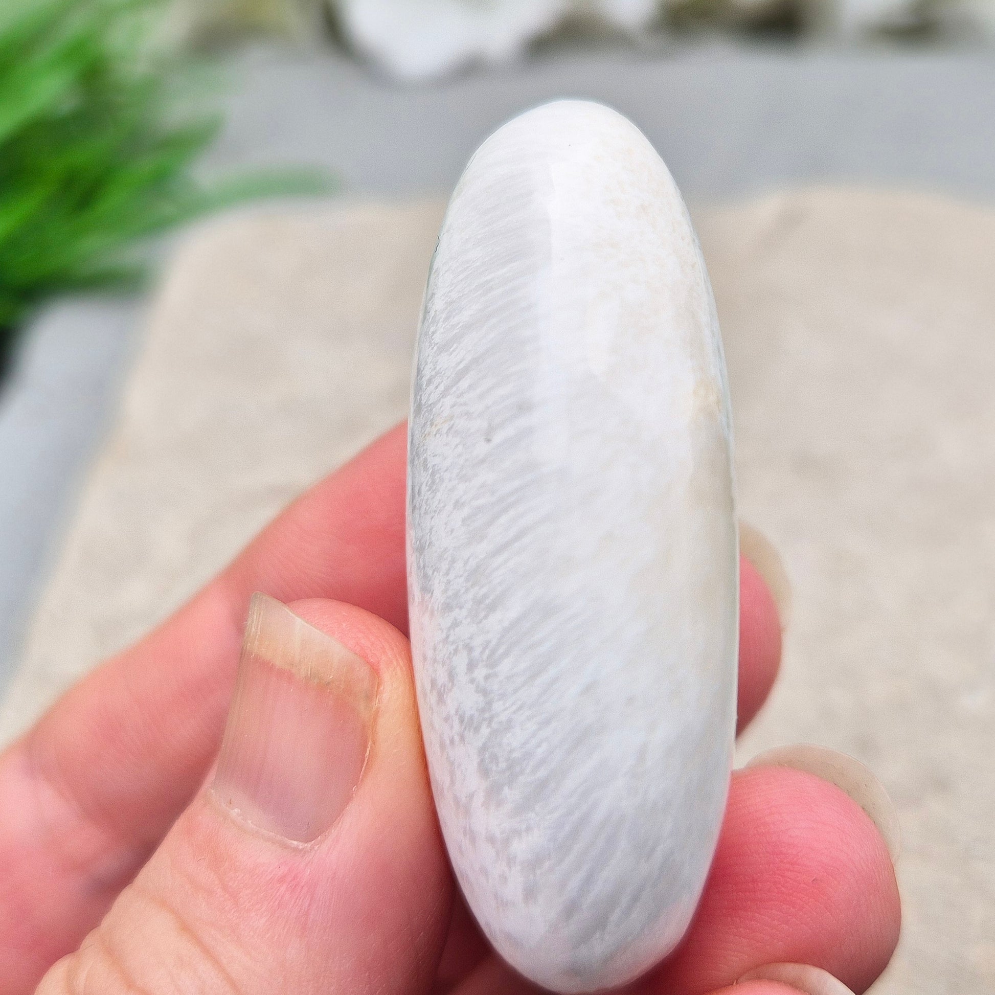 Soothing Scolecite for serenity and balance. Supports meditation, relaxation, and emotional healing with its soft, high-vibrational energy. 