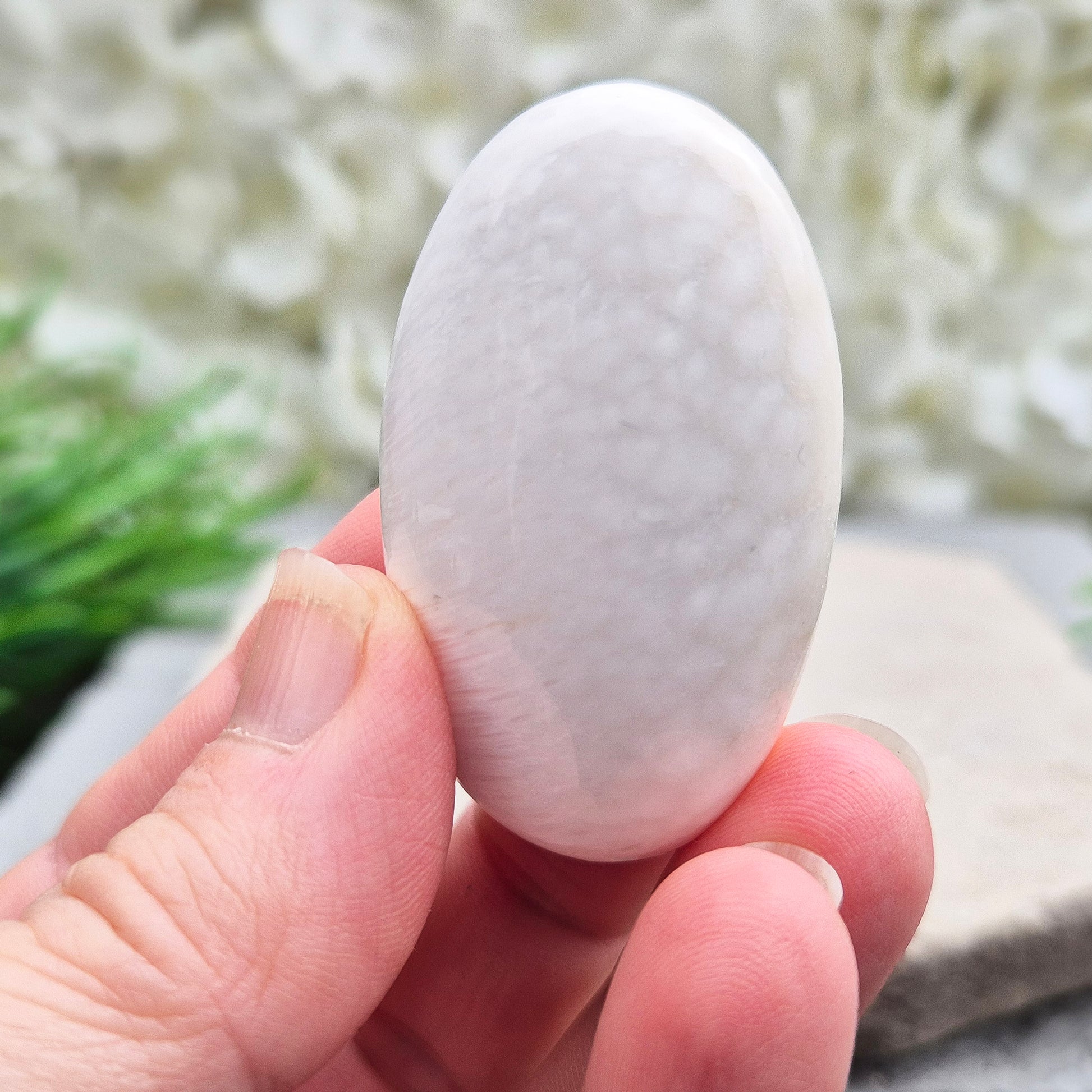 Soothing Scolecite for serenity and balance. Supports meditation, relaxation, and emotional healing with its soft, high-vibrational energy. 