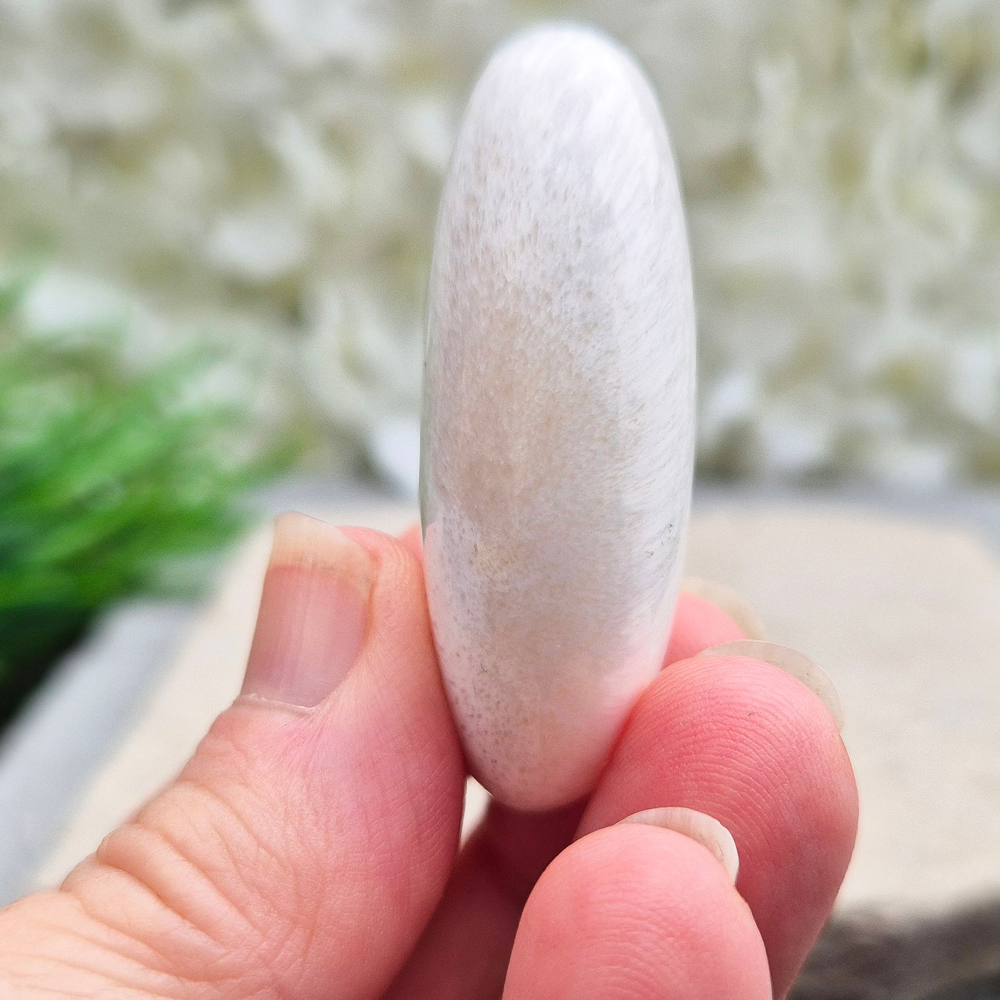 Soothing Scolecite for serenity and balance. Supports meditation, relaxation, and emotional healing with its soft, high-vibrational energy. 