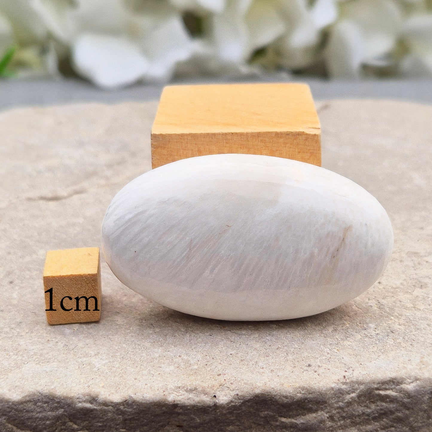 Soothing Scolecite for serenity and balance. Supports meditation, relaxation, and emotional healing with its soft, high-vibrational energy. 