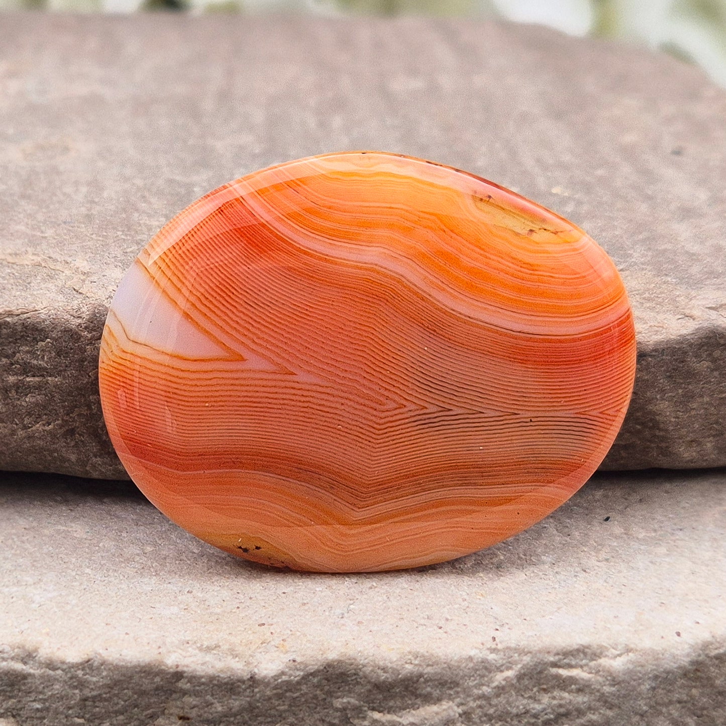 Banded Carnelian palm stone from Madagascar. Boosts motivation, confidence and creativity. Grounding Root and Sacral crystal for energy and focus. 