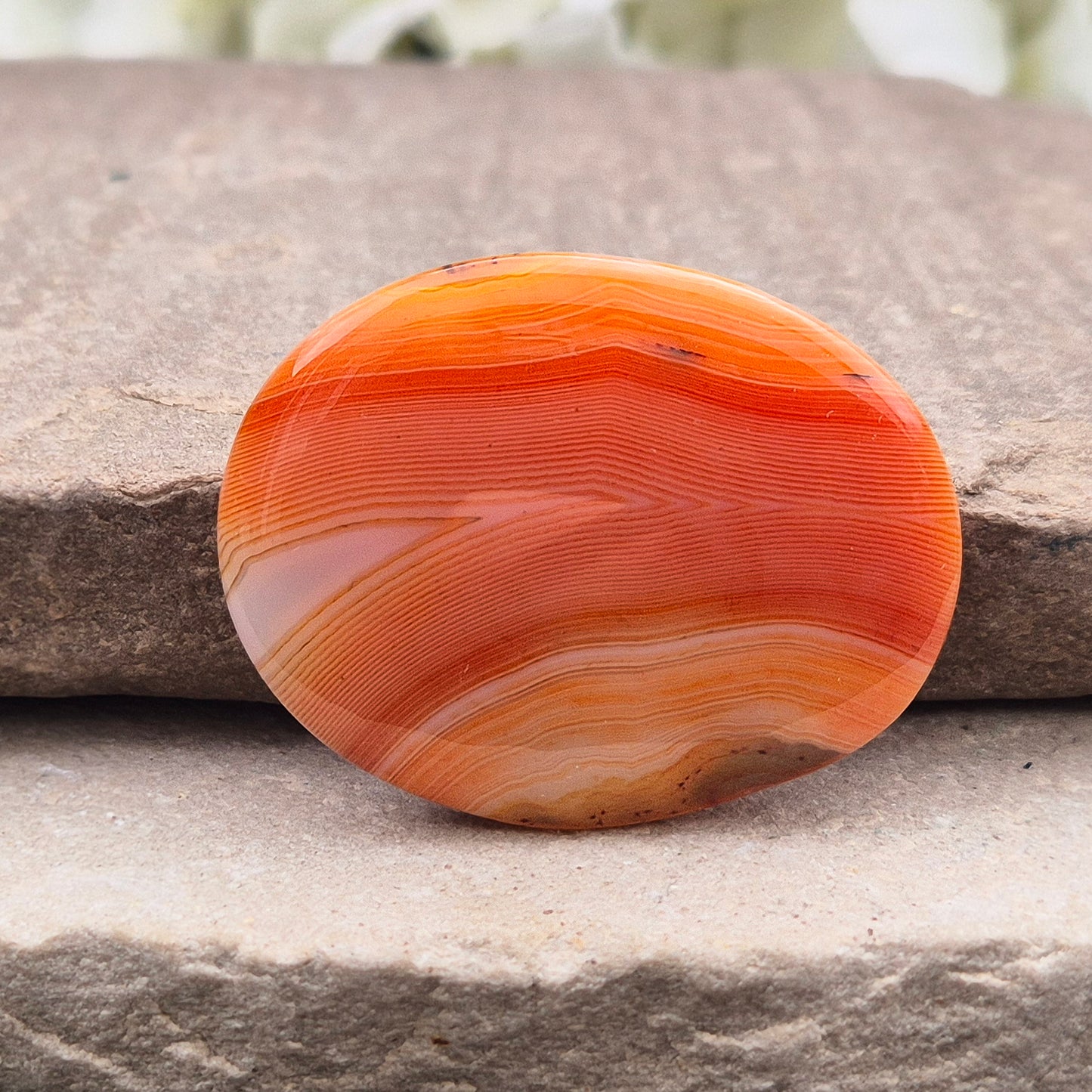 Banded Carnelian palm stone from Madagascar. Boosts motivation, confidence and creativity. Grounding Root and Sacral crystal for energy and focus. 