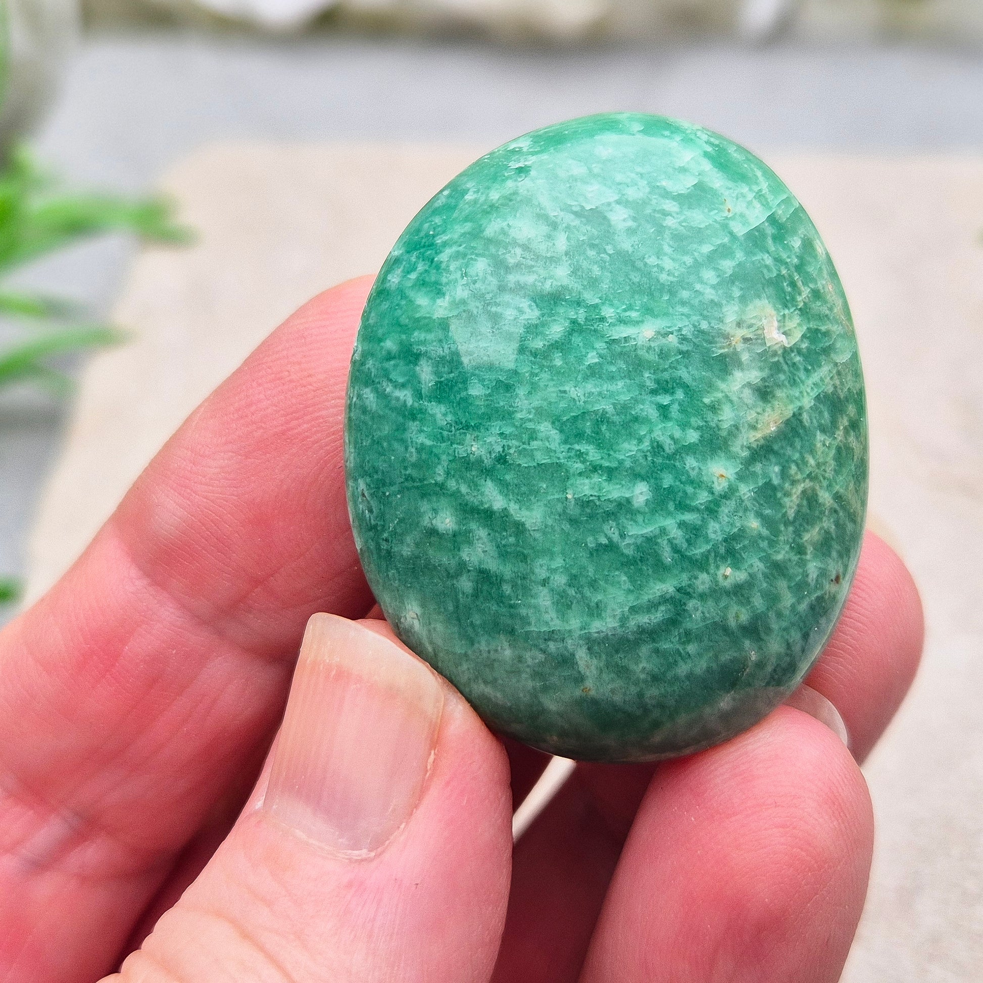 Soothing Amazonite galet to support calm, confidence, and honest expression. A gentle crystal for emotional balance and everyday support. 