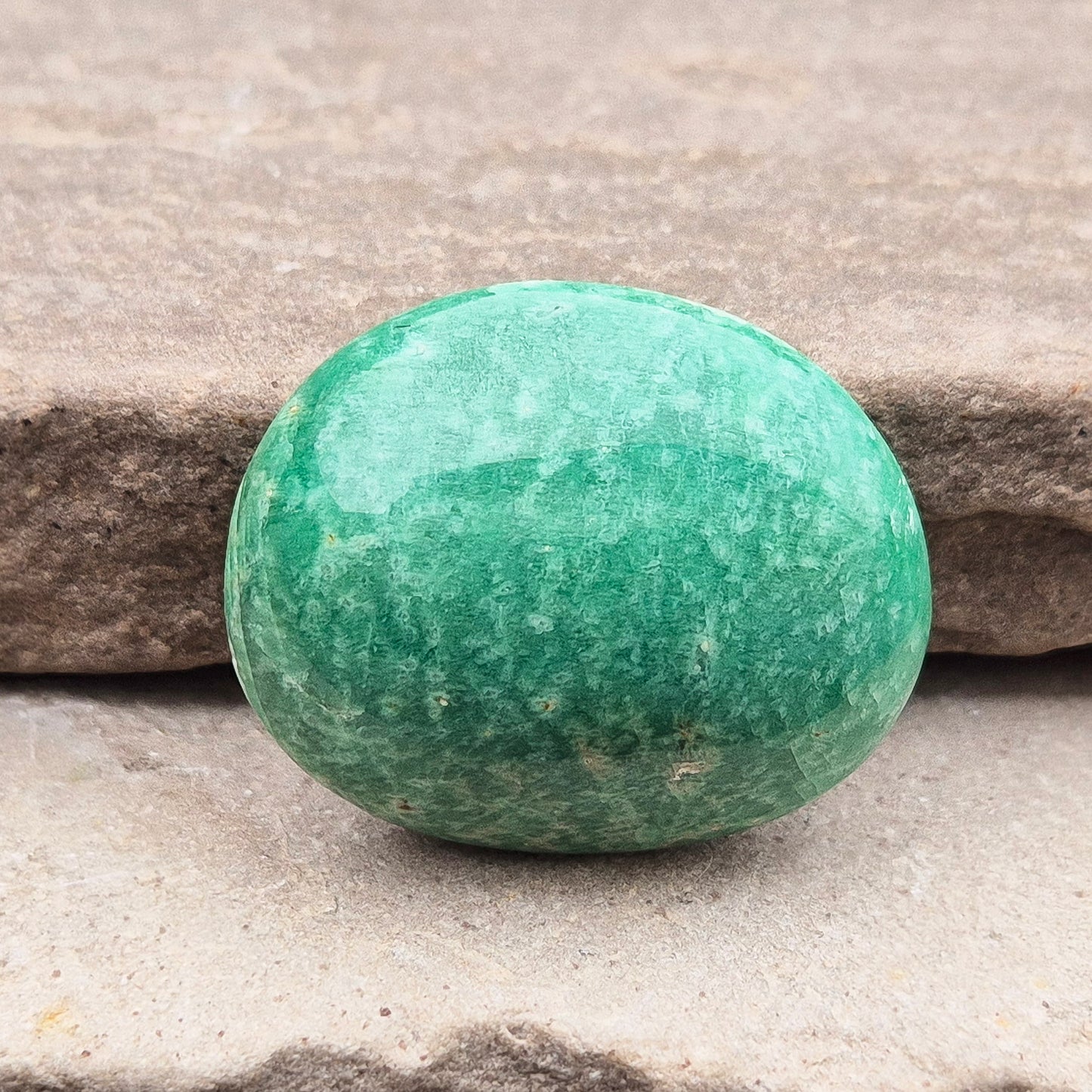 Soothing Amazonite galet to support calm, confidence, and honest expression. A gentle crystal for emotional balance and everyday support. 