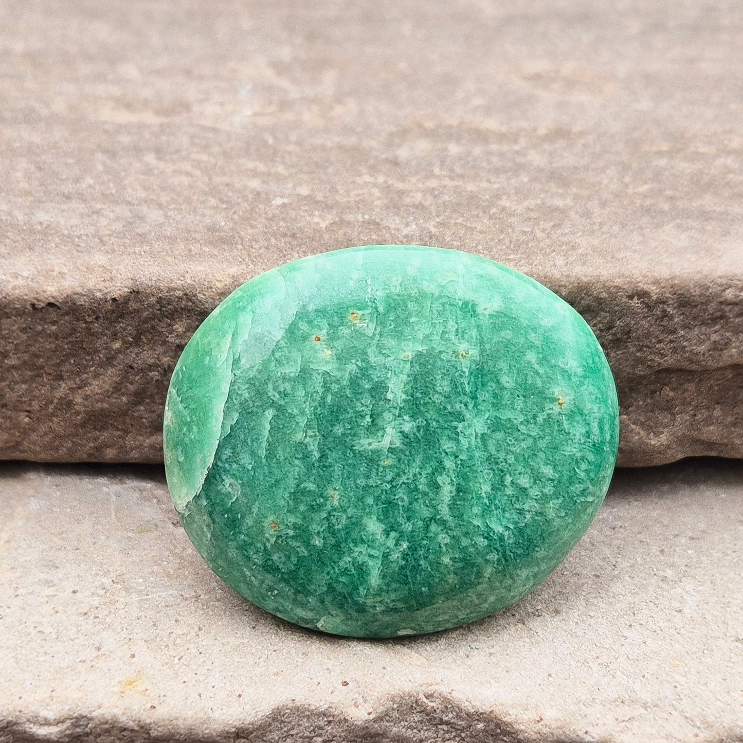 Soothing Amazonite galet to support calm, confidence, and honest expression. A gentle crystal for emotional balance and everyday support. 