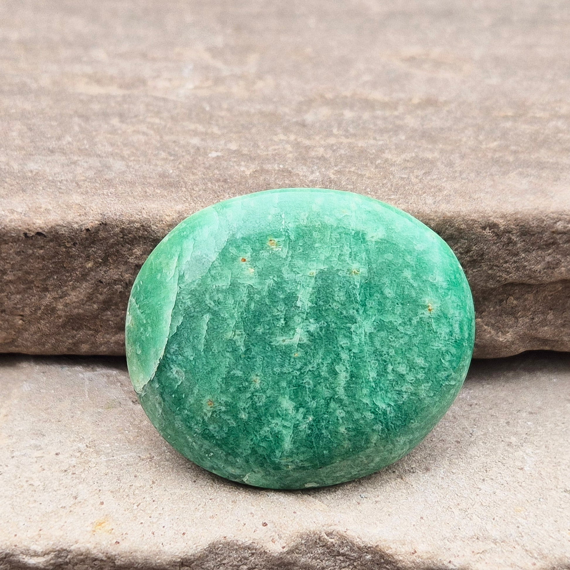 Soothing Amazonite galet to support calm, confidence, and honest expression. A gentle crystal for emotional balance and everyday support. 