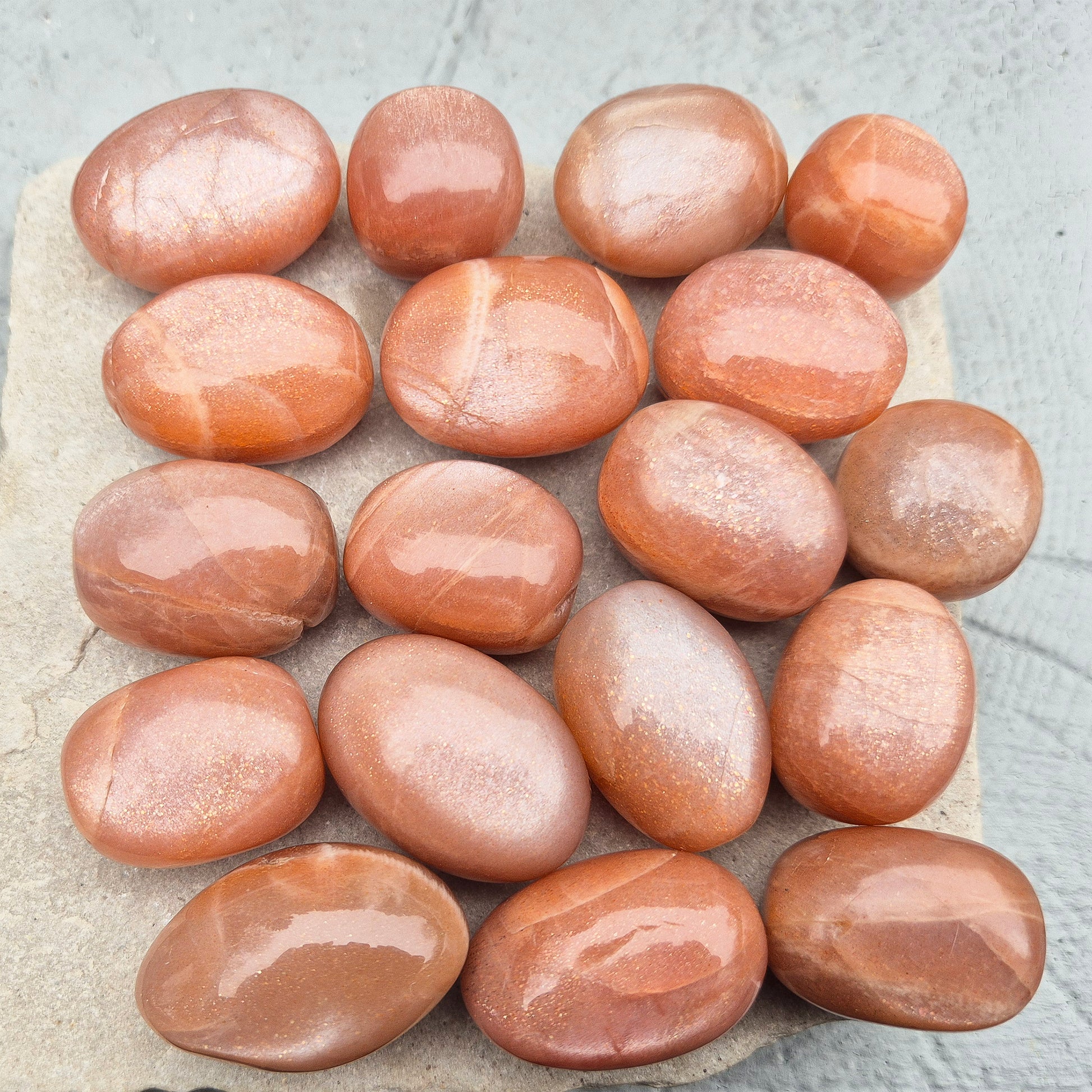 Golden Feldspar XL tumble stone with warm golden colour and natural sparkle. A crystal associated with optimism, creativity, and personal confidence.