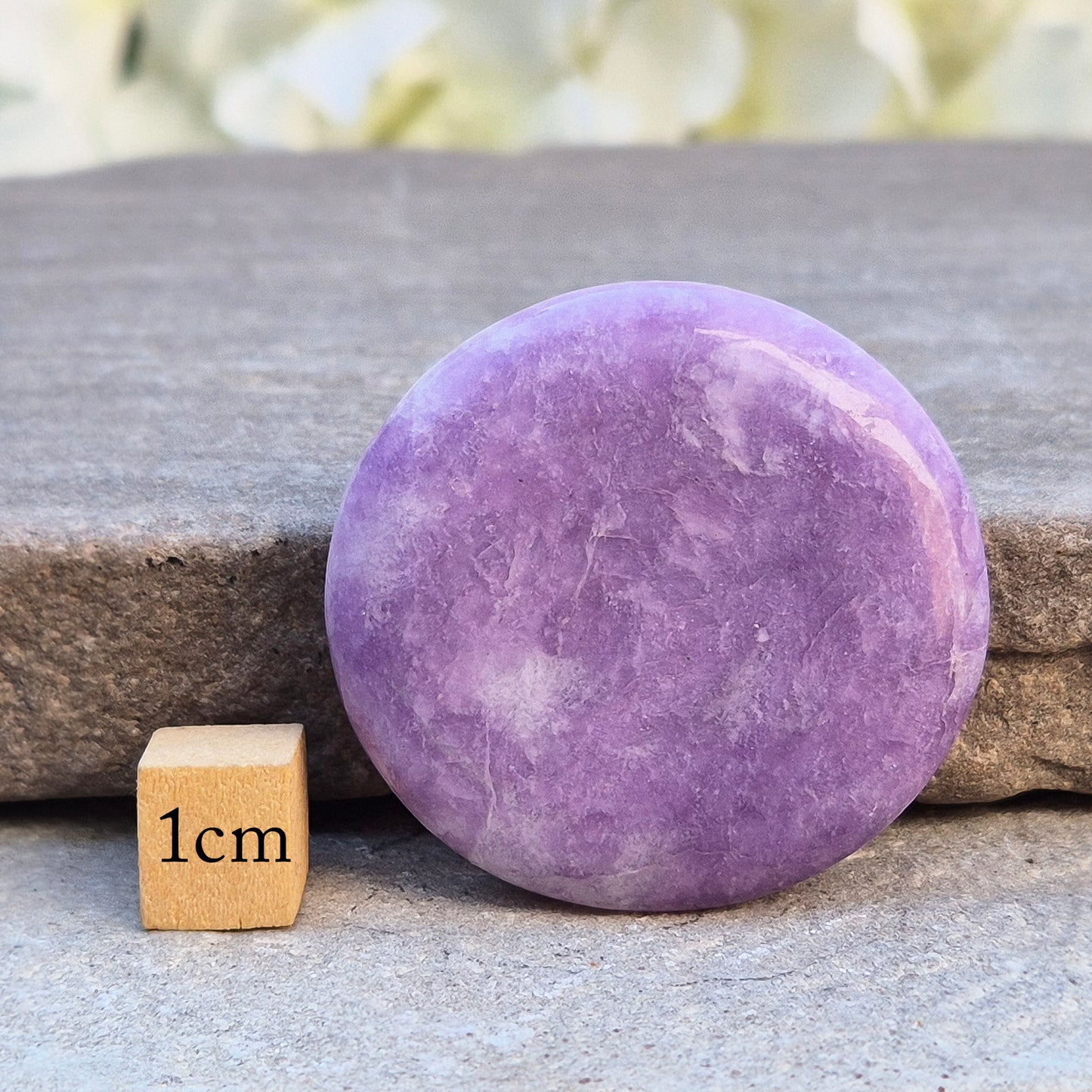 Beautiful Lepidolite crystal in gentle purple tones. A comforting crystal for stress, overwhelm, and relaxation — perfect as a thoughtful gift or daily support.