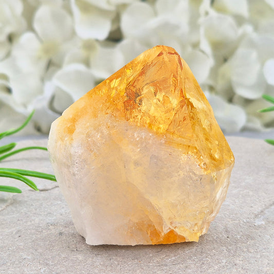 Citrine attracts abundance, joy, and success while boosting positivity, confidence, and creativity. It balances chakras, protects your aura, and improves focus.