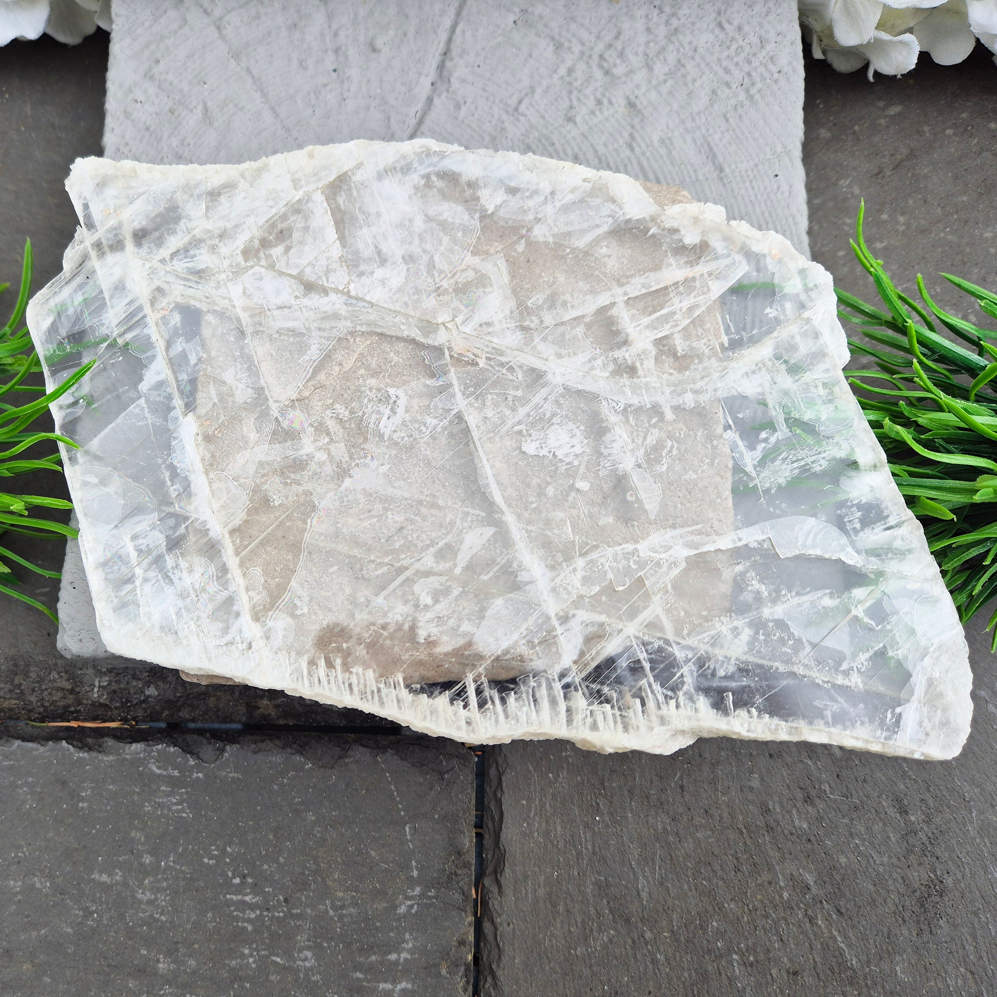 Gypsum crystal transparent window plate from Mexico, used for cleansing and charging crystals or jewellery. Includes clear acrylic stand. 