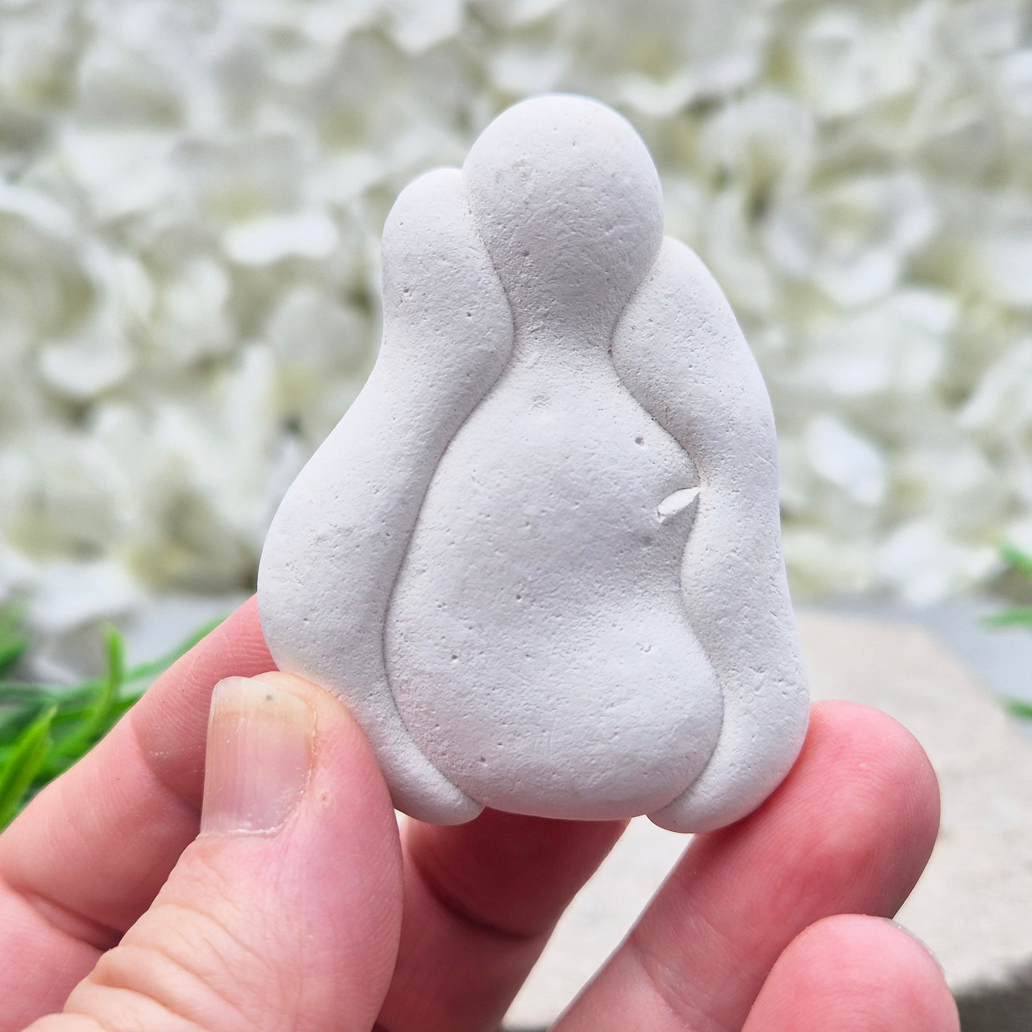 Menalite crystal for nurturing, grounding energy and connection to feminine wisdom. A supportive stone for life changes, emotional steadiness.