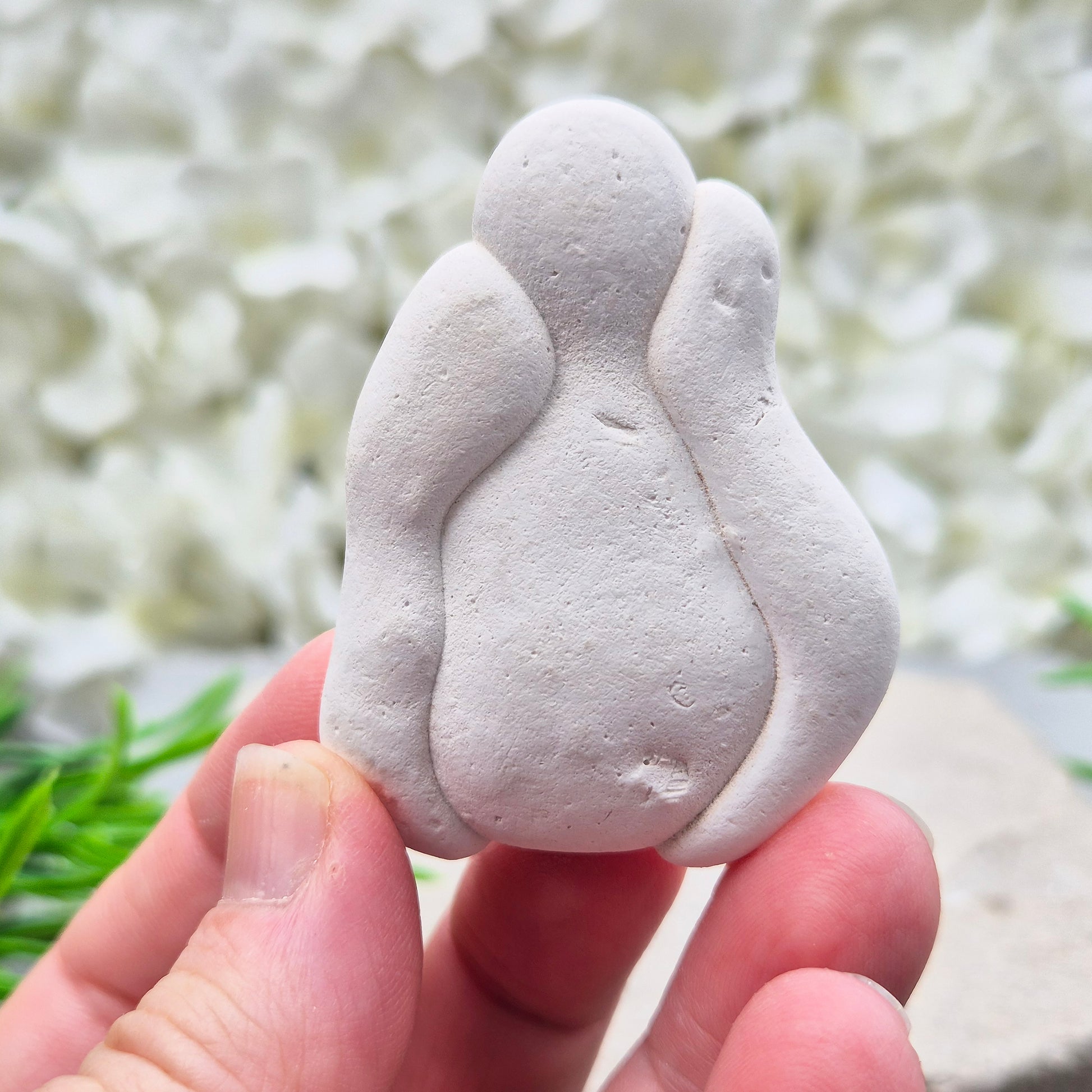 Menalite crystal for nurturing, grounding energy and connection to feminine wisdom. A supportive stone for life changes, emotional steadiness.