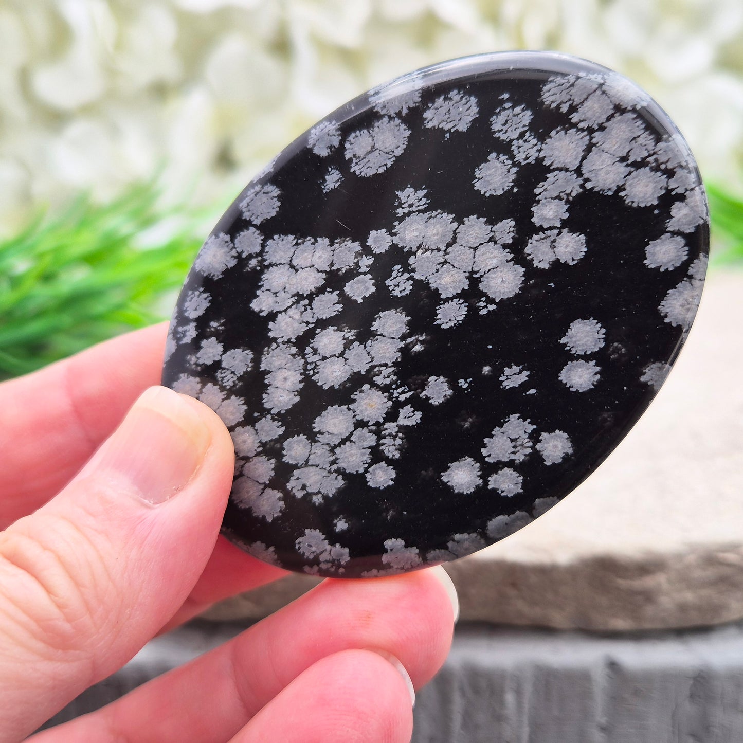 Natural Snowflake Obsidian Palm Stone – protective grounding crystal for releasing old patterns, emotional balance, and calm daily support.