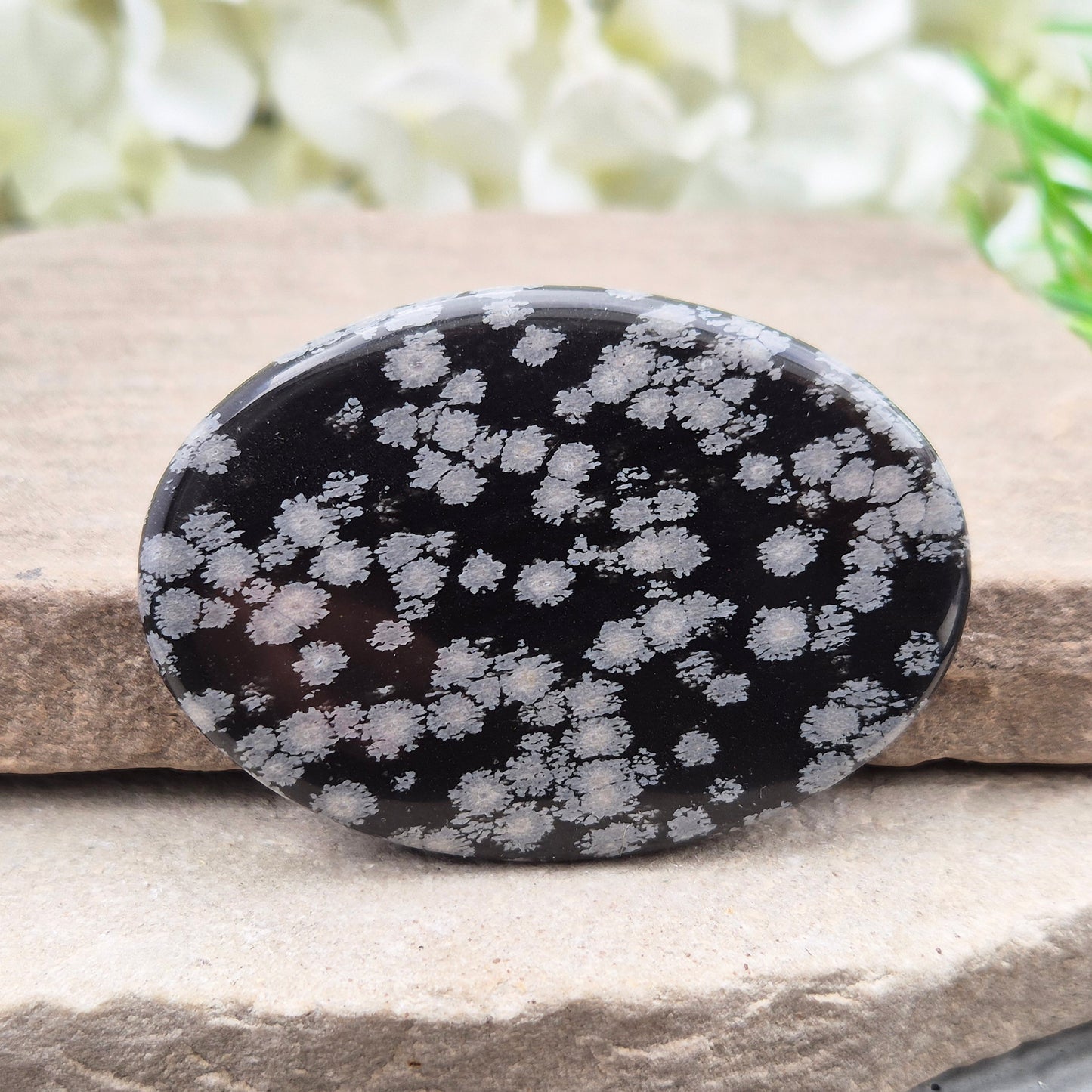 Natural Snowflake Obsidian Palm Stone – protective grounding crystal for releasing old patterns, emotional balance, and calm daily support.