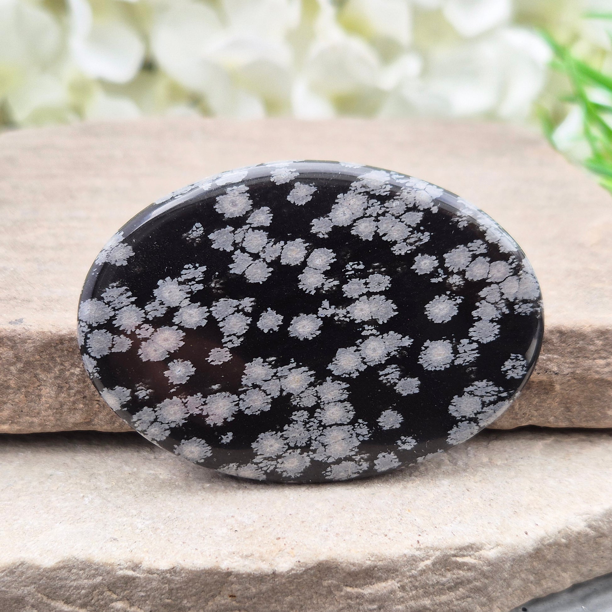 Natural Snowflake Obsidian Palm Stone – protective grounding crystal for releasing old patterns, emotional balance, and calm daily support.