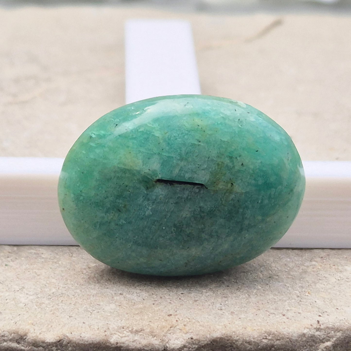 Soothing Amazonite galet to support calm, confidence, and honest expression. A gentle crystal for emotional balance and everyday support.