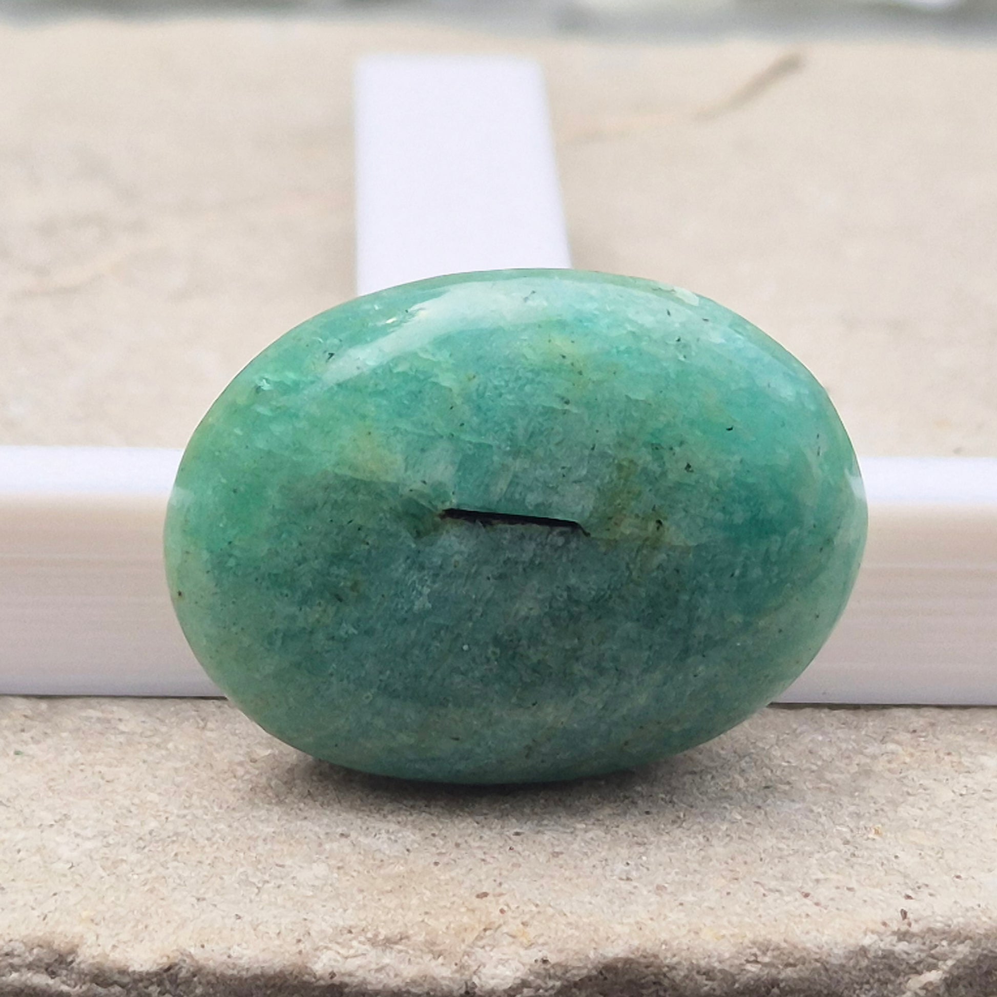 Soothing Amazonite galet to support calm, confidence, and honest expression. A gentle crystal for emotional balance and everyday support.