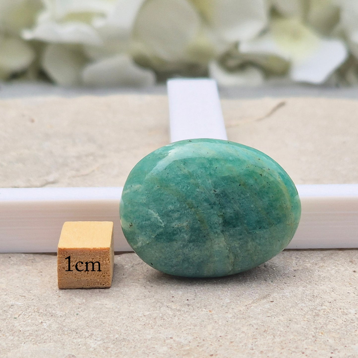 Soothing Amazonite galet to support calm, confidence, and honest expression. A gentle crystal for emotional balance and everyday support.
