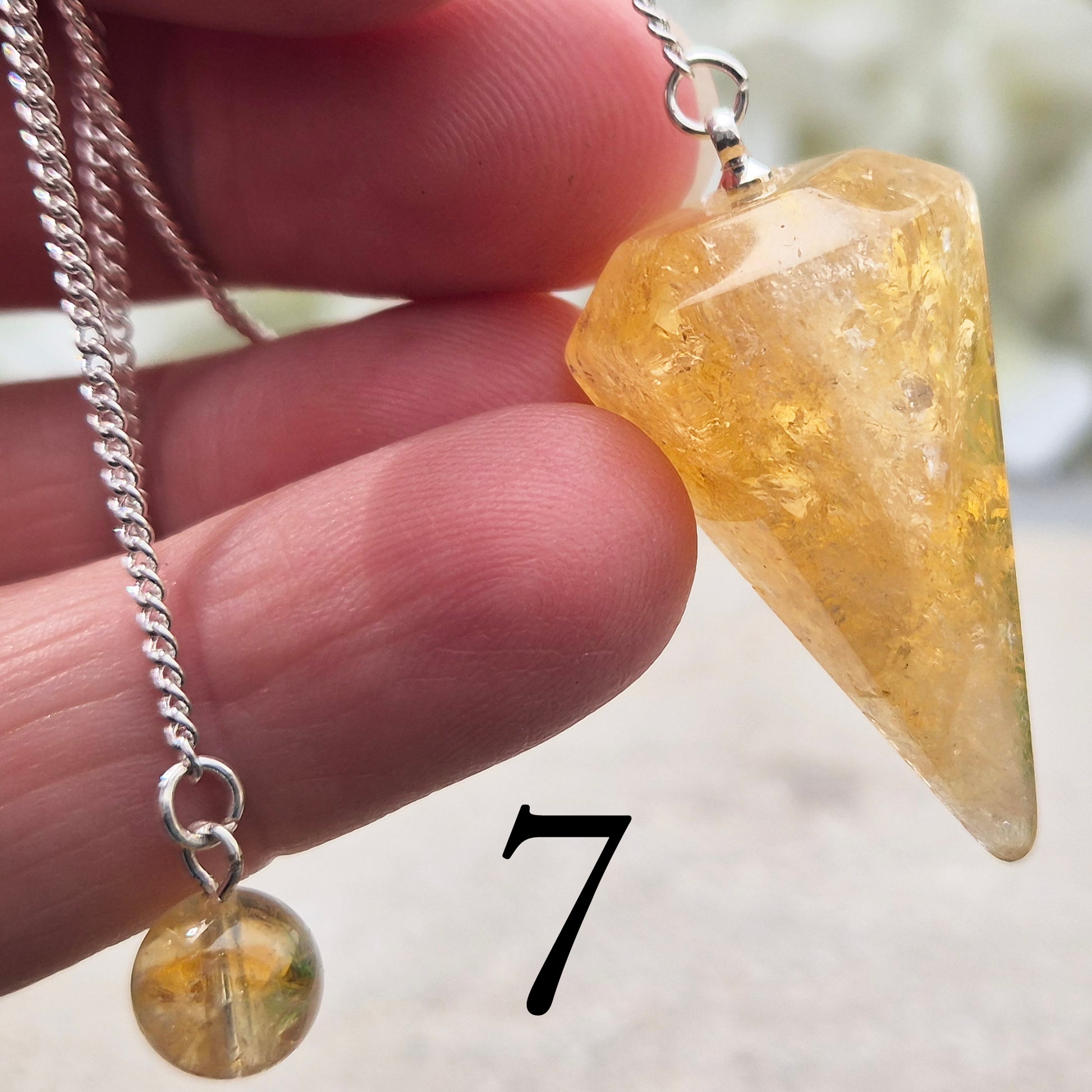 Citrine Crystal Pendulum – Genuine Healing Crystal for Dowsing, Reiki & Spiritual Guidance. Bright uplifting energy for divination and balance.