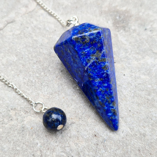 Lapis lazuli pendulum for divination and intuition work. A deep blue crystal pendulum used for guidance, energy reading, and spiritual focus.