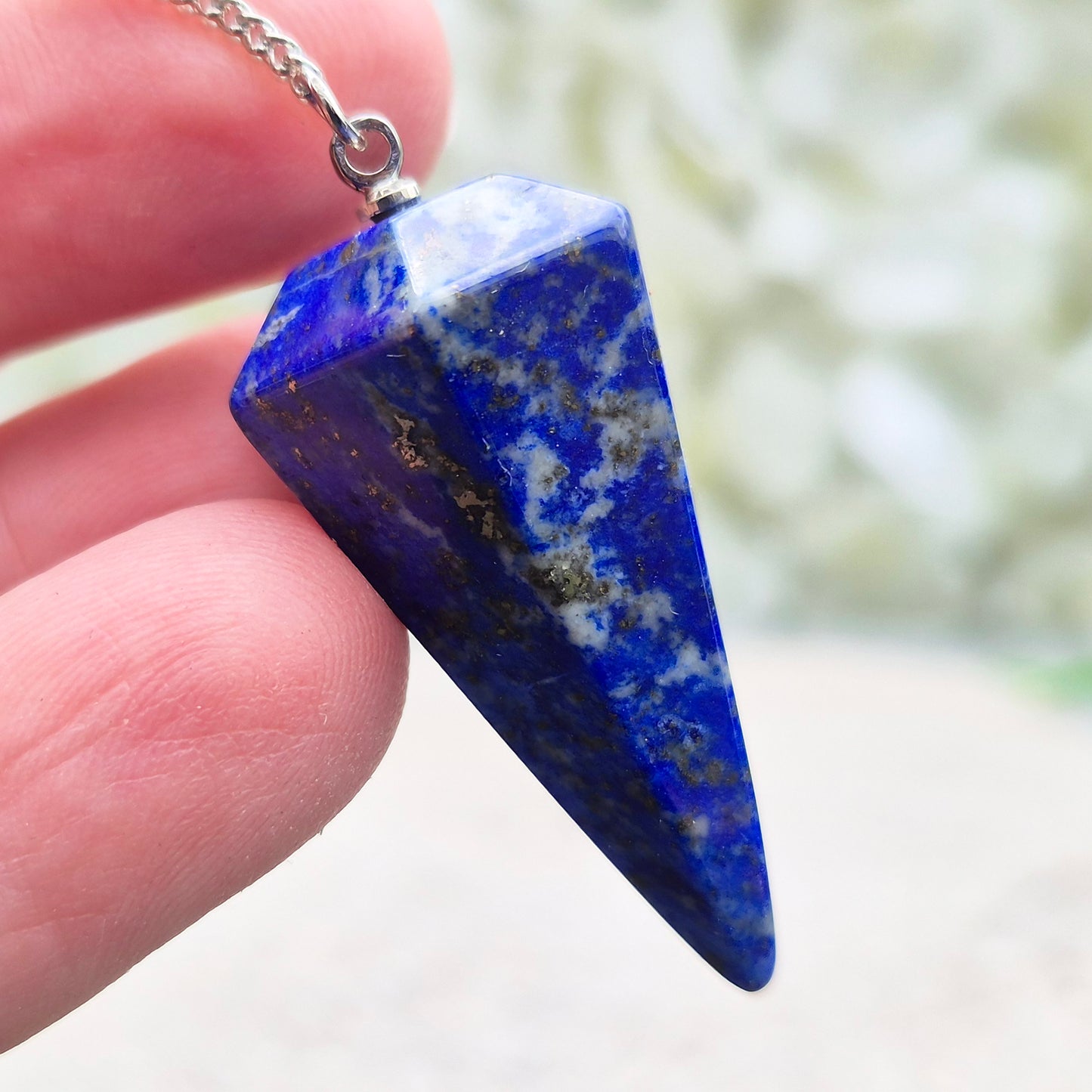 Lapis lazuli pendulum for divination and intuition work. A deep blue crystal pendulum used for guidance, energy reading, and spiritual focus.