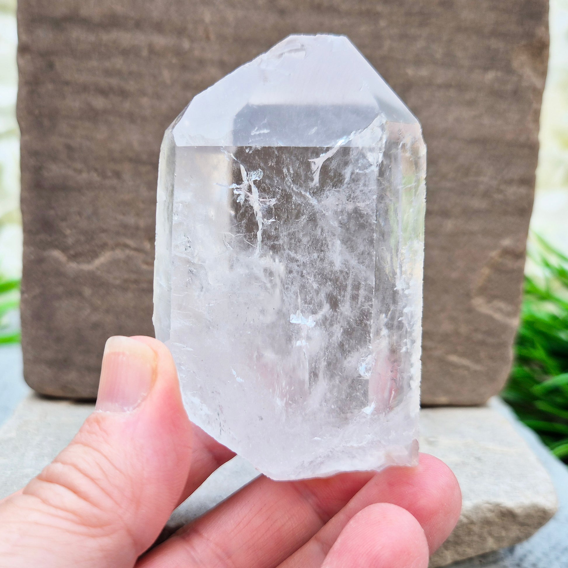 Natural quartz point from Brazil – Beautifully formed, high-quality crystals ideal for amplifying energy, meditation, or display in your crystal collection.
