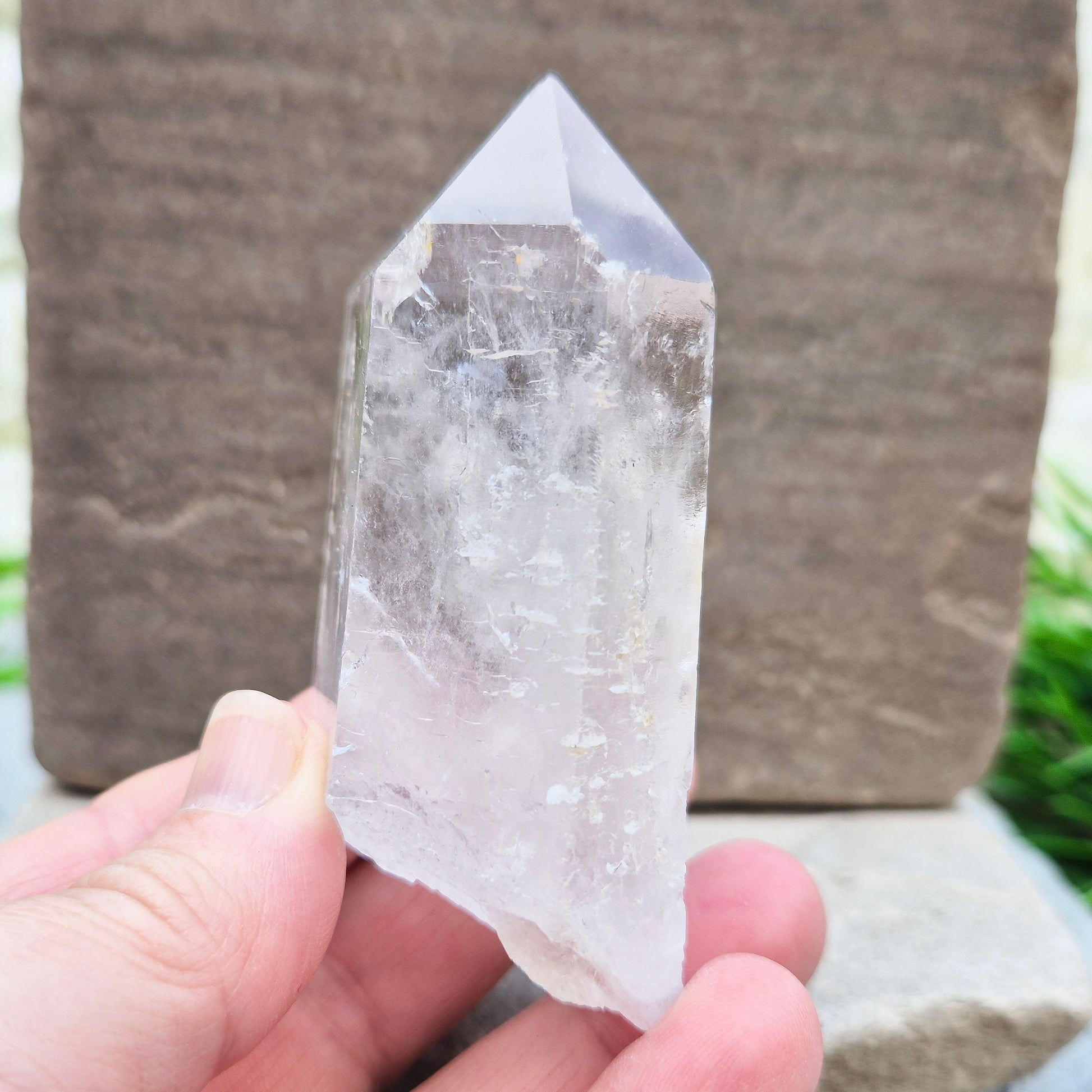 Natural quartz point from Brazil – Beautifully formed, high-quality crystals ideal for amplifying energy, meditation, or display in your crystal collection.