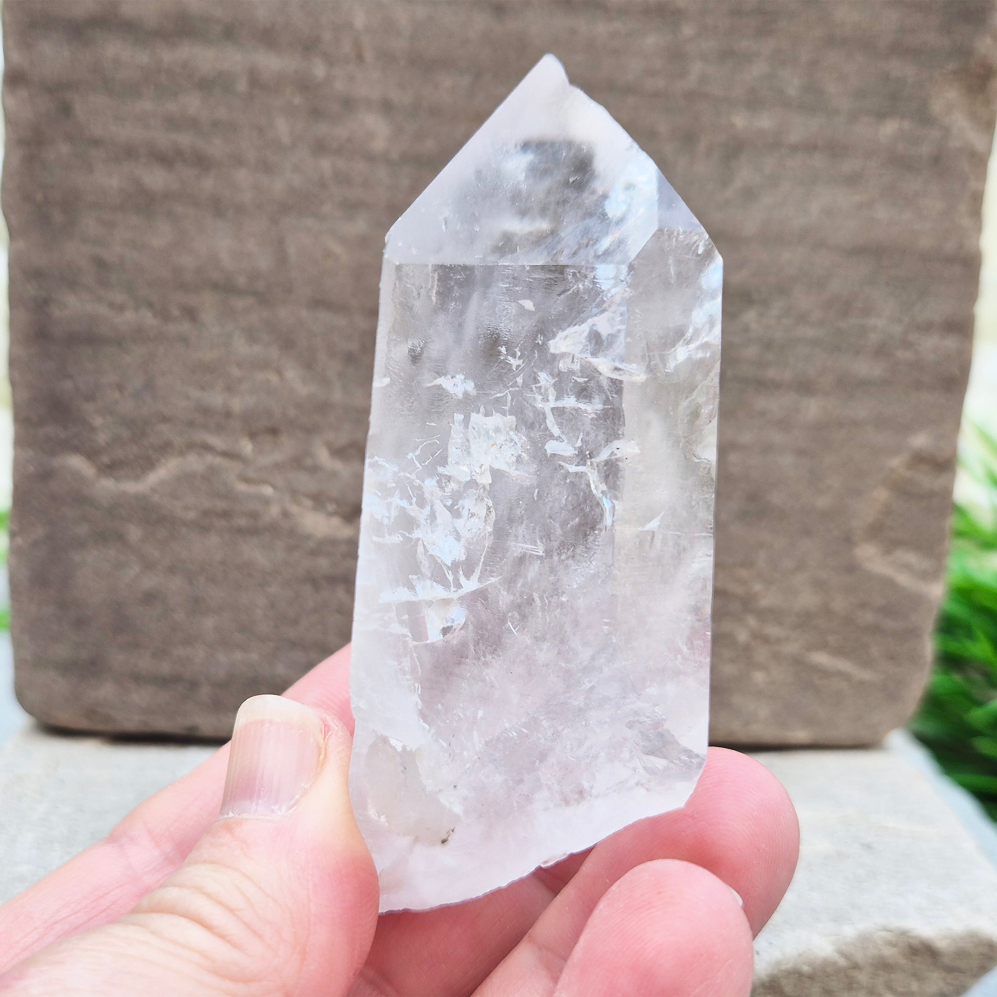 Natural quartz point from Brazil – Beautifully formed, high-quality crystals ideal for amplifying energy, meditation, or display in your crystal collection.