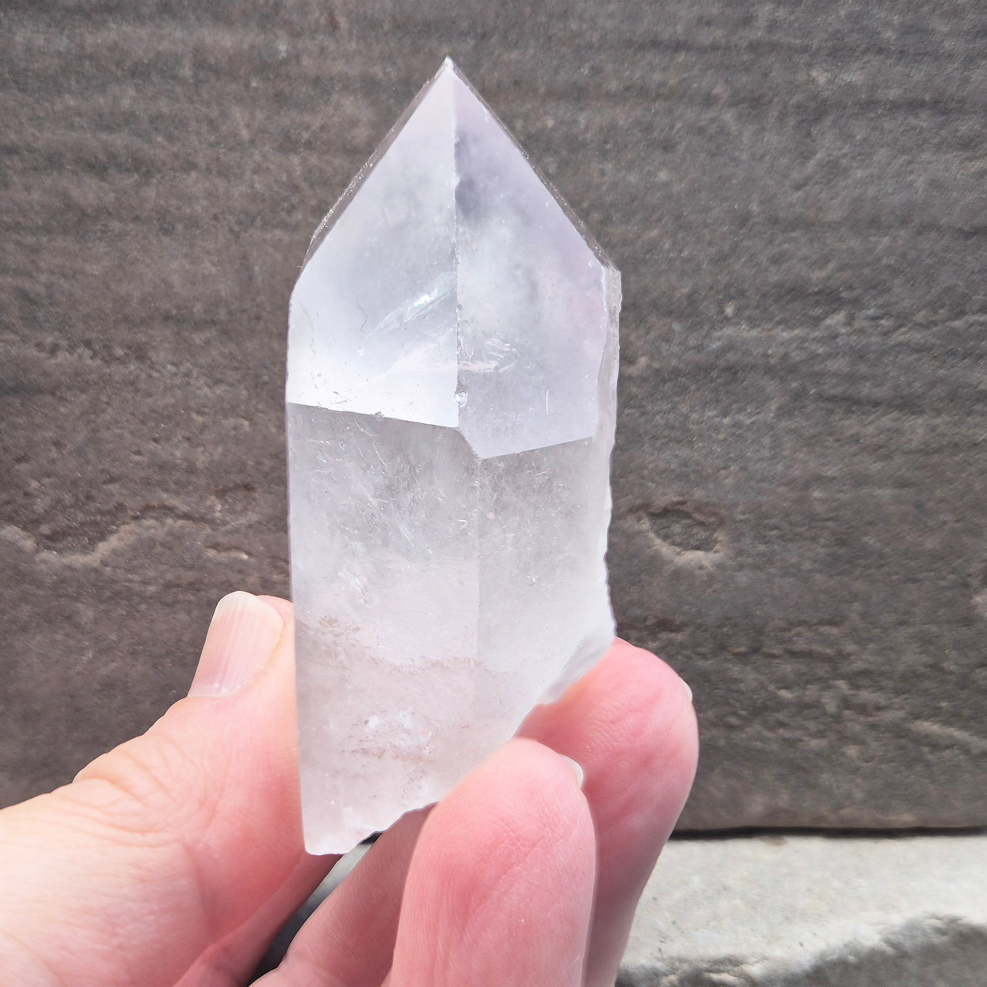 Natural quartz point from Brazil – Beautifully formed, high-quality crystals ideal for amplifying energy, meditation, or display in your crystal collection.