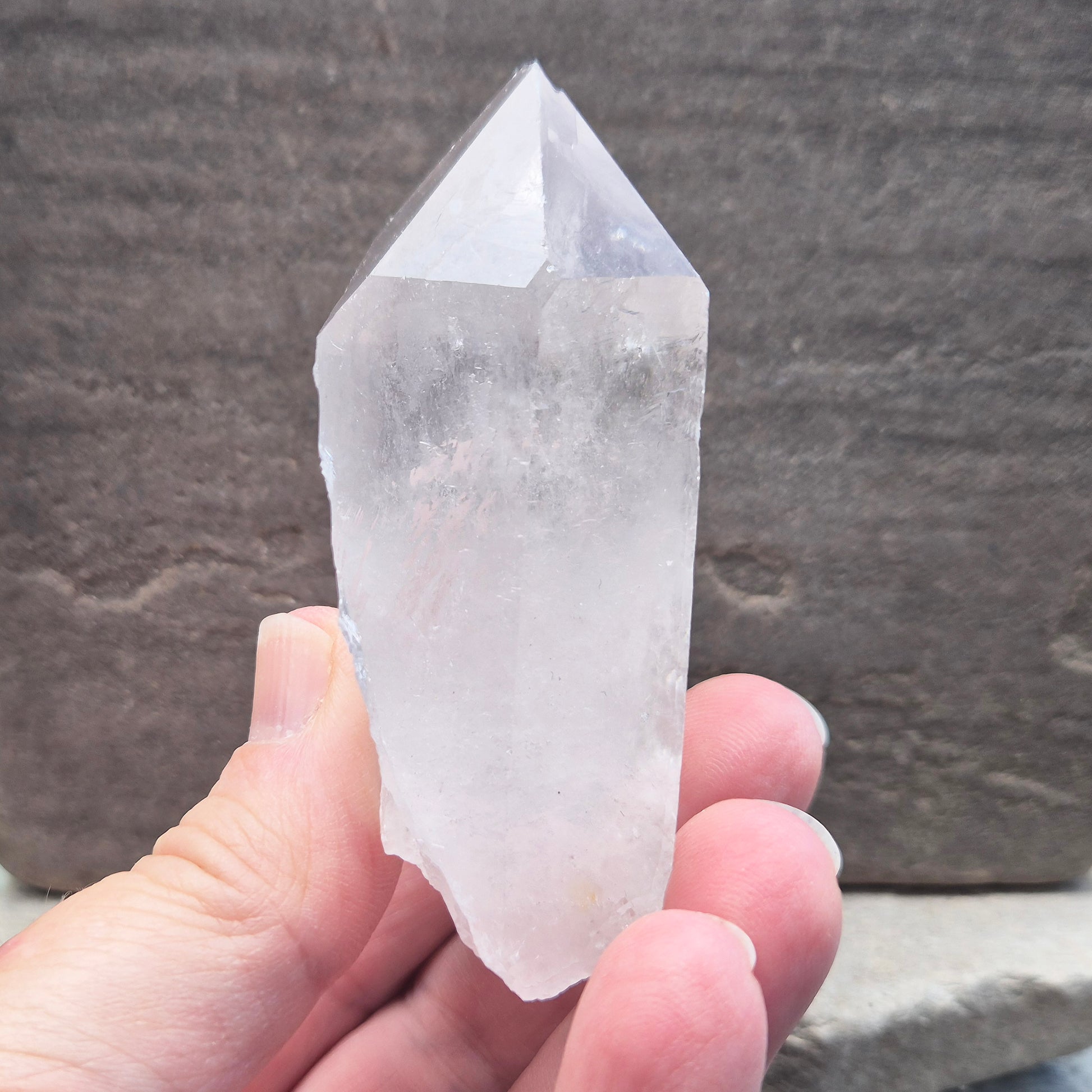 Natural quartz point from Brazil – Beautifully formed, high-quality crystals ideal for amplifying energy, meditation, or display in your crystal collection.