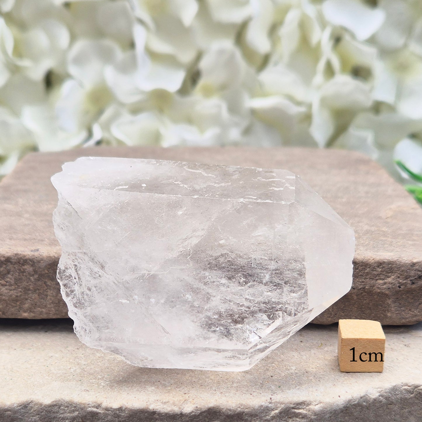 Natural quartz point from Brazil – Beautifully formed, high-quality crystals ideal for amplifying energy, meditation, or display in your crystal collection.