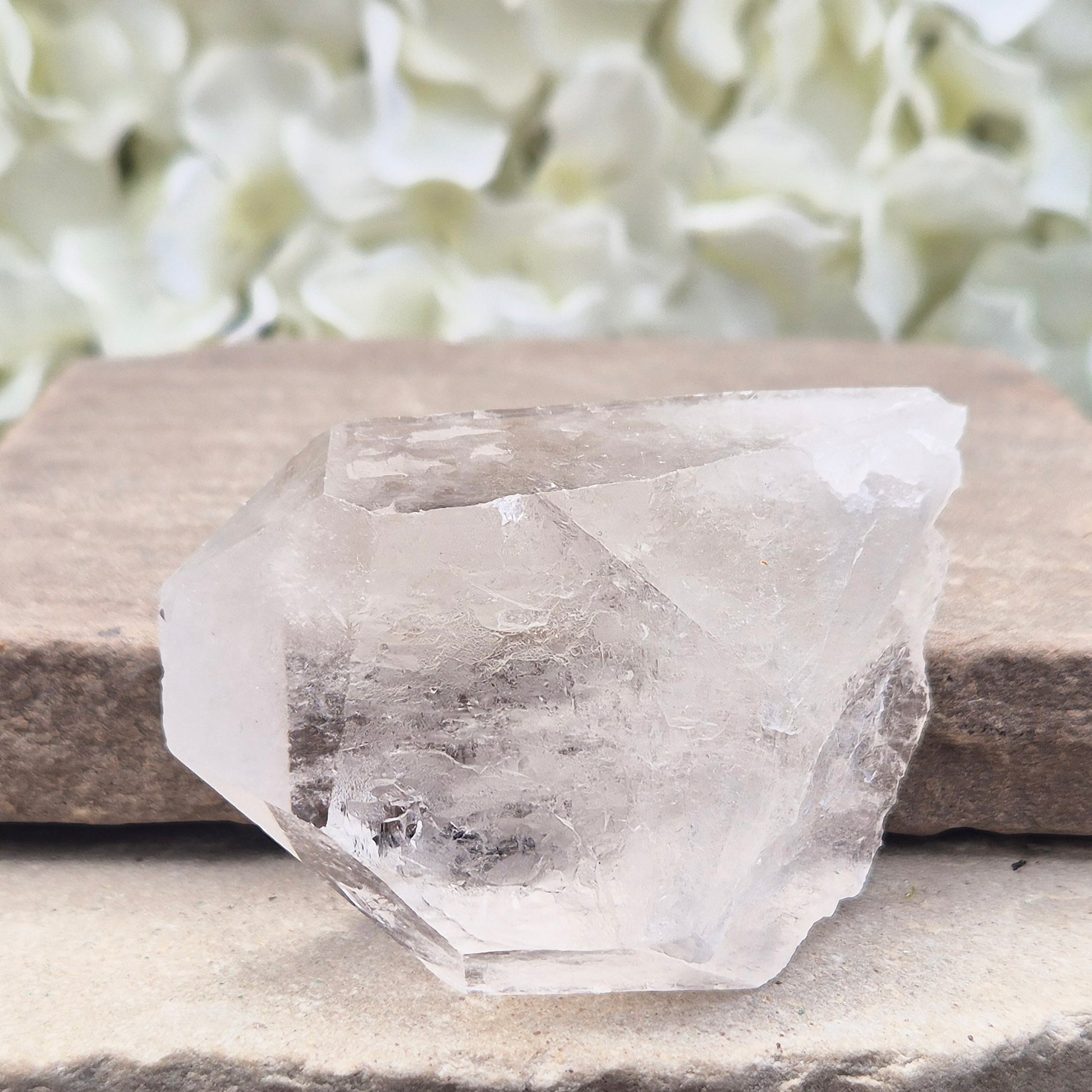 Natural quartz point from Brazil – Beautifully formed, high-quality crystals ideal for amplifying energy, meditation, or display in your crystal collection.