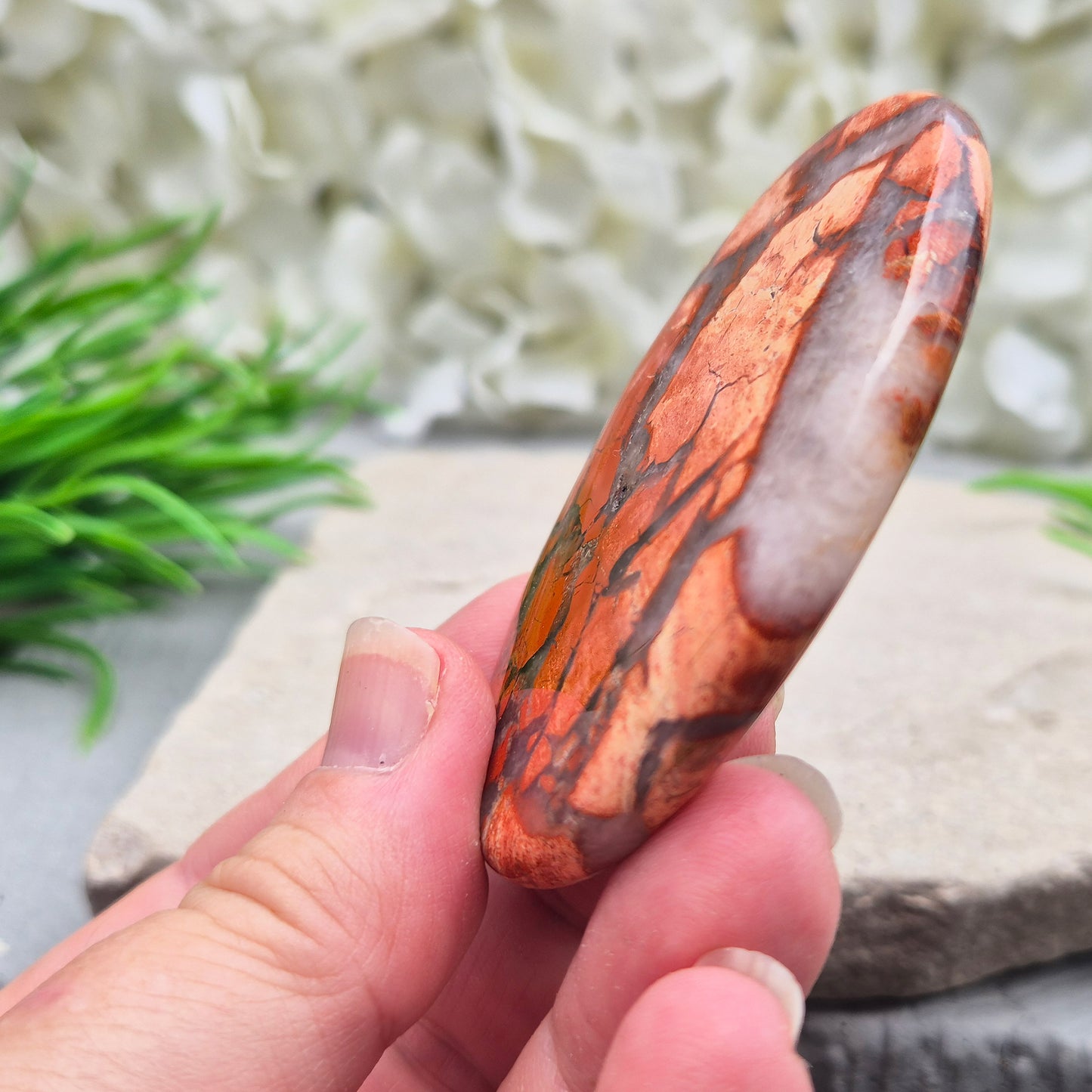 Poppy Jasper palm stone from USA. Boosts vitality, passion, insight and determination. Grounds and balances your energy when you need a lift.