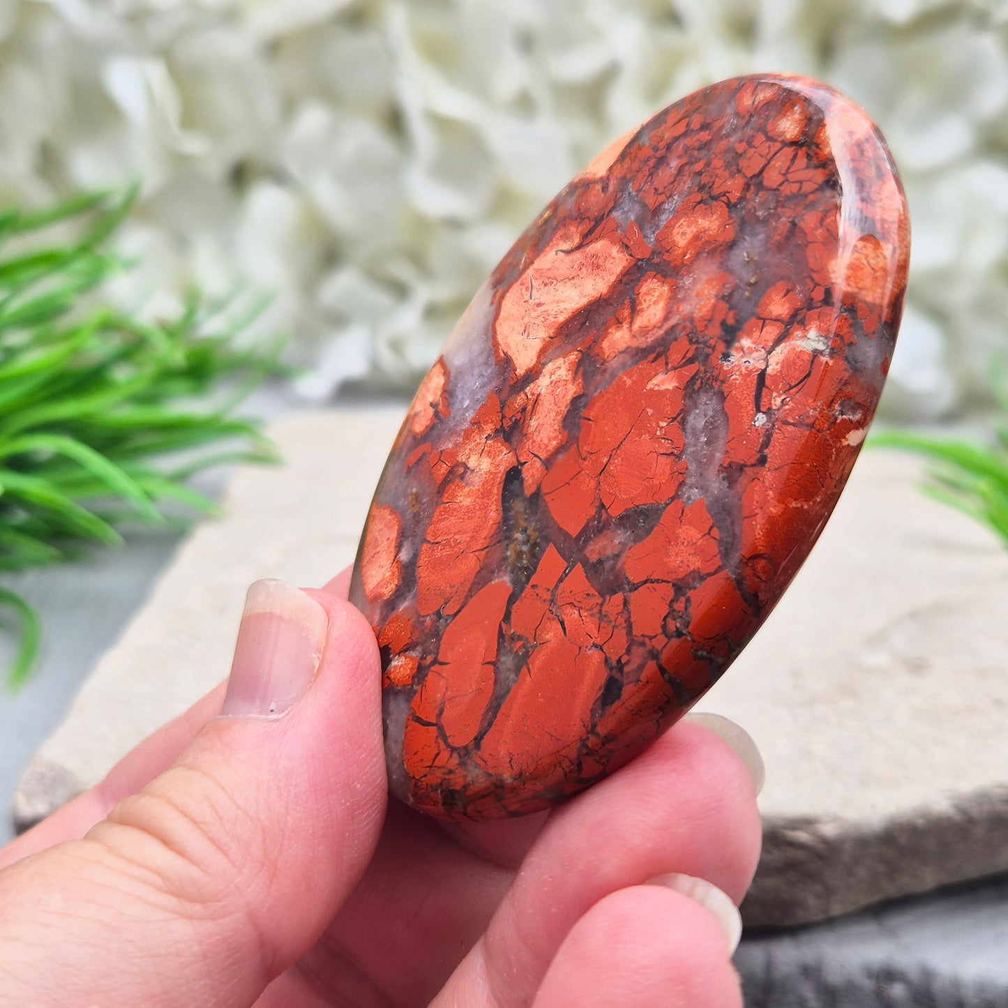 Poppy Jasper palm stone from USA. Boosts vitality, passion, insight and determination. Grounds and balances your energy when you need a lift.