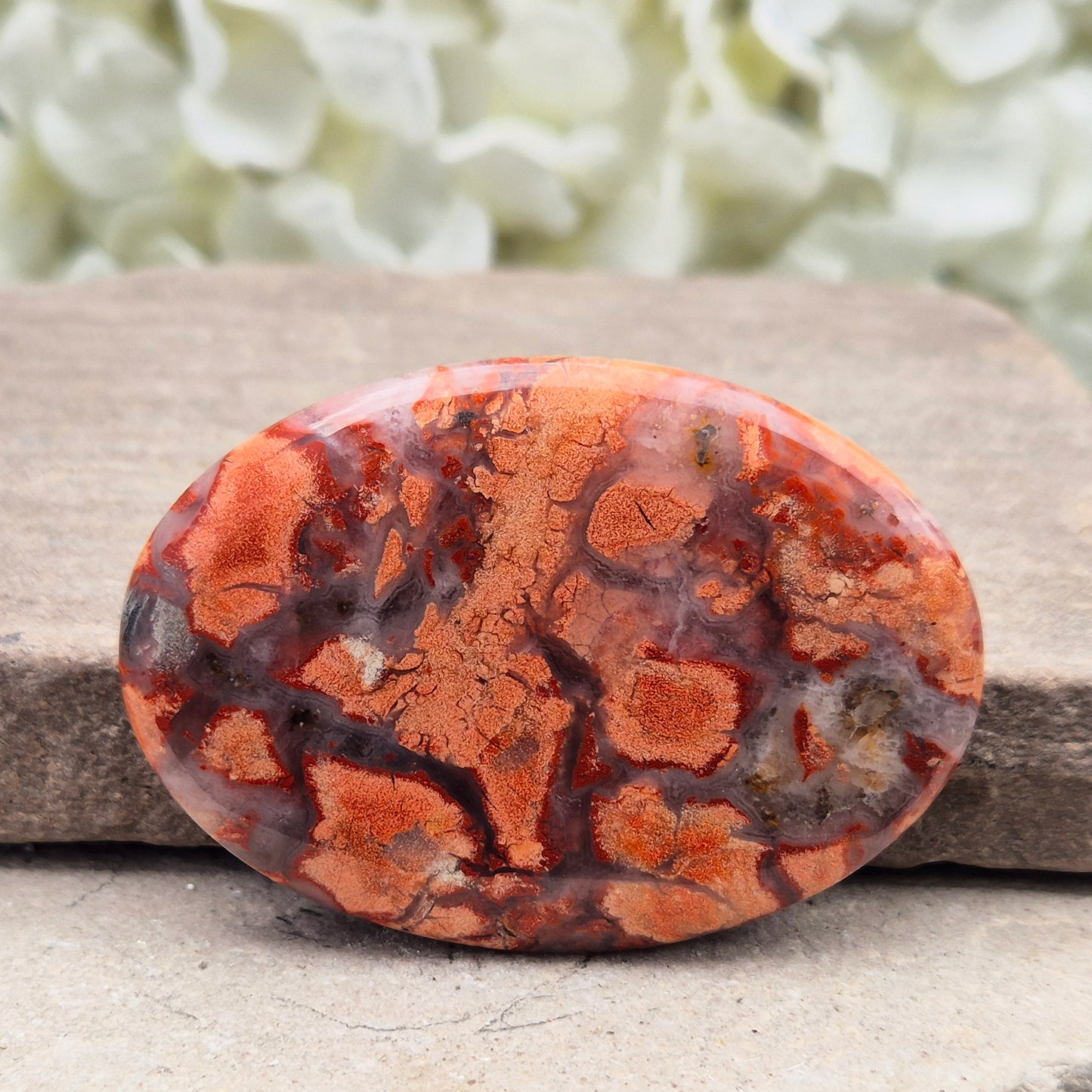 Poppy Jasper palm stone from USA. Boosts vitality, passion, insight and determination. Grounds and balances your energy when you need a lift.