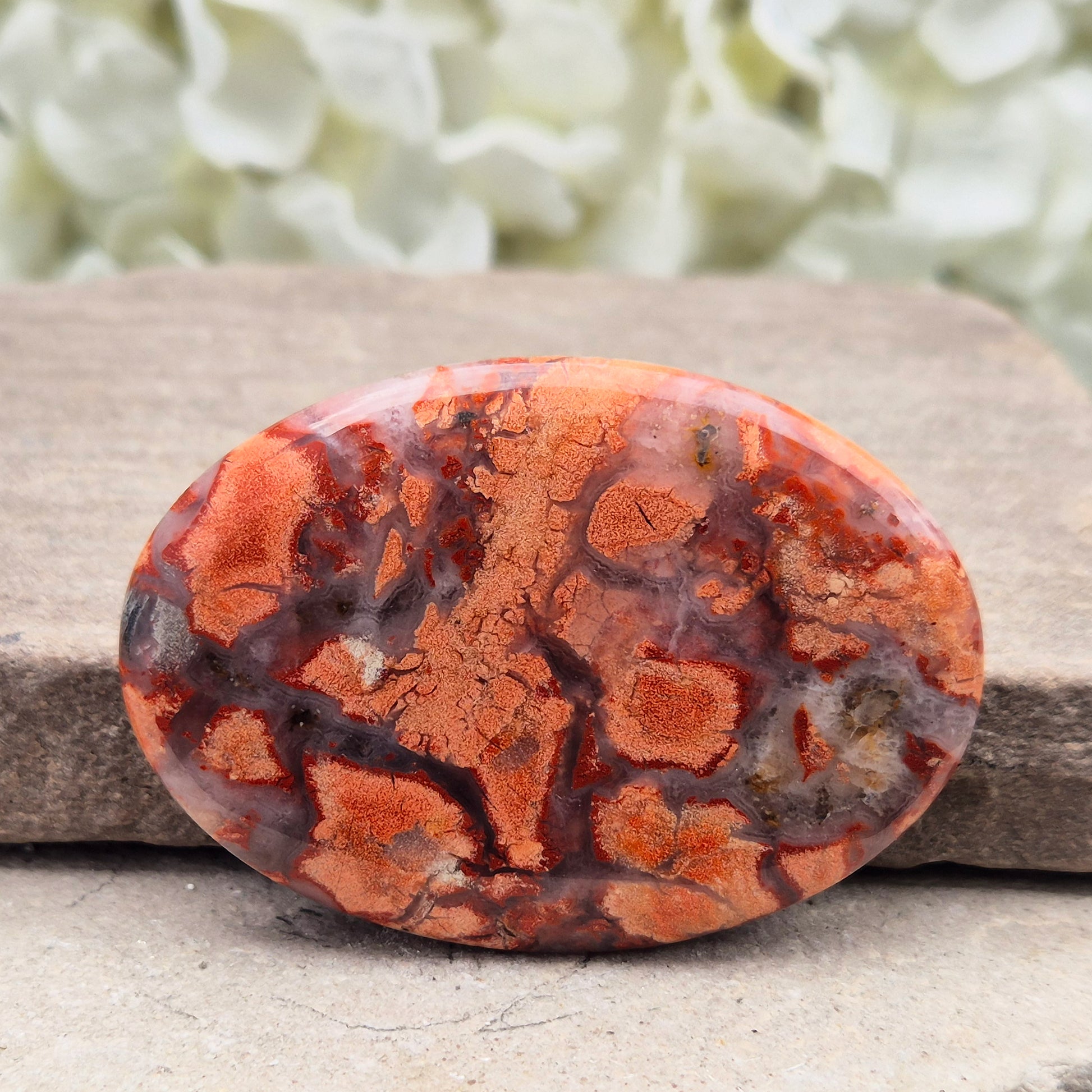 Poppy Jasper palm stone from USA. Boosts vitality, passion, insight and determination. Grounds and balances your energy when you need a lift.