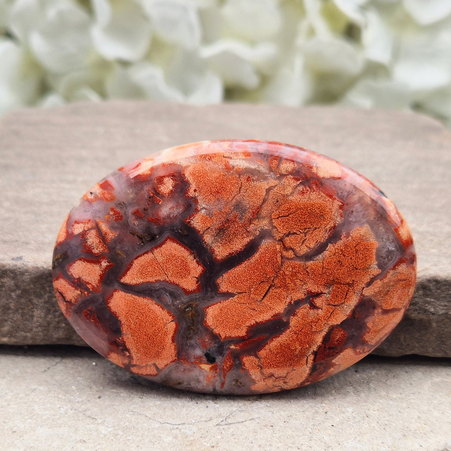 Poppy Jasper palm stone from USA. Boosts vitality, passion, insight and determination. Grounds and balances your energy when you need a lift.
