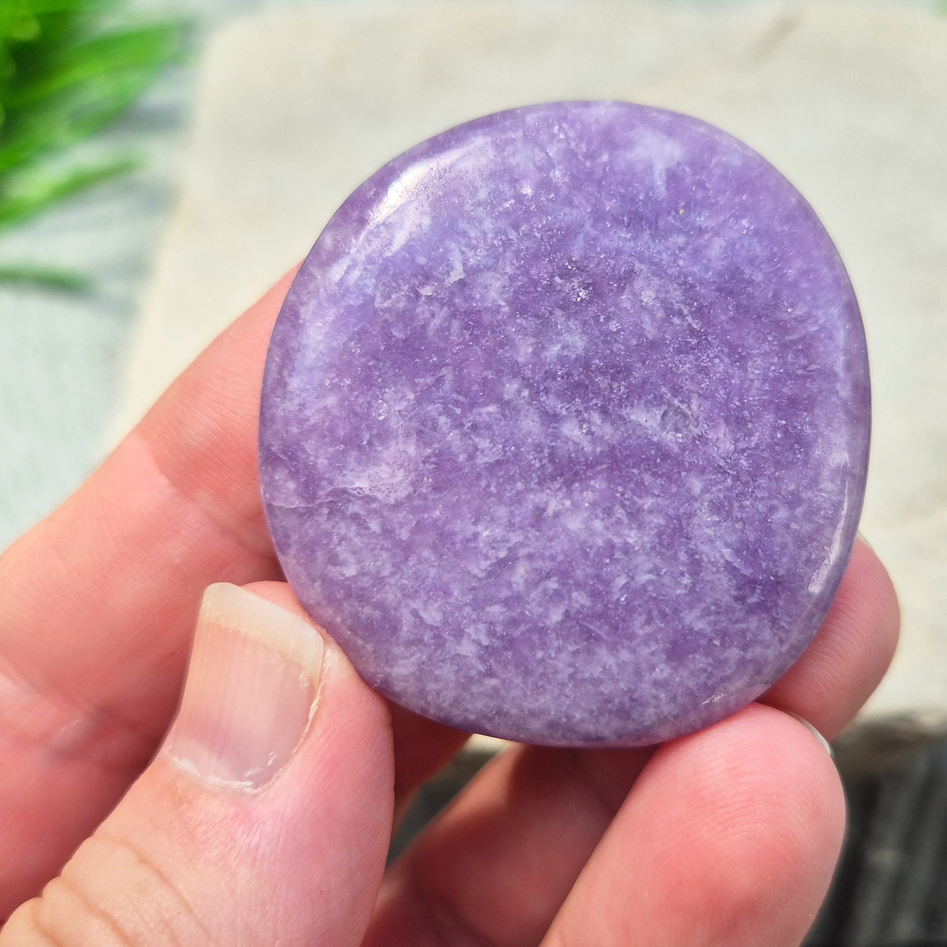 Beautiful Lepidolite crystal in gentle purple tones. A comforting crystal for stress, overwhelm, and relaxation — perfect as a thoughtful gift or daily support.