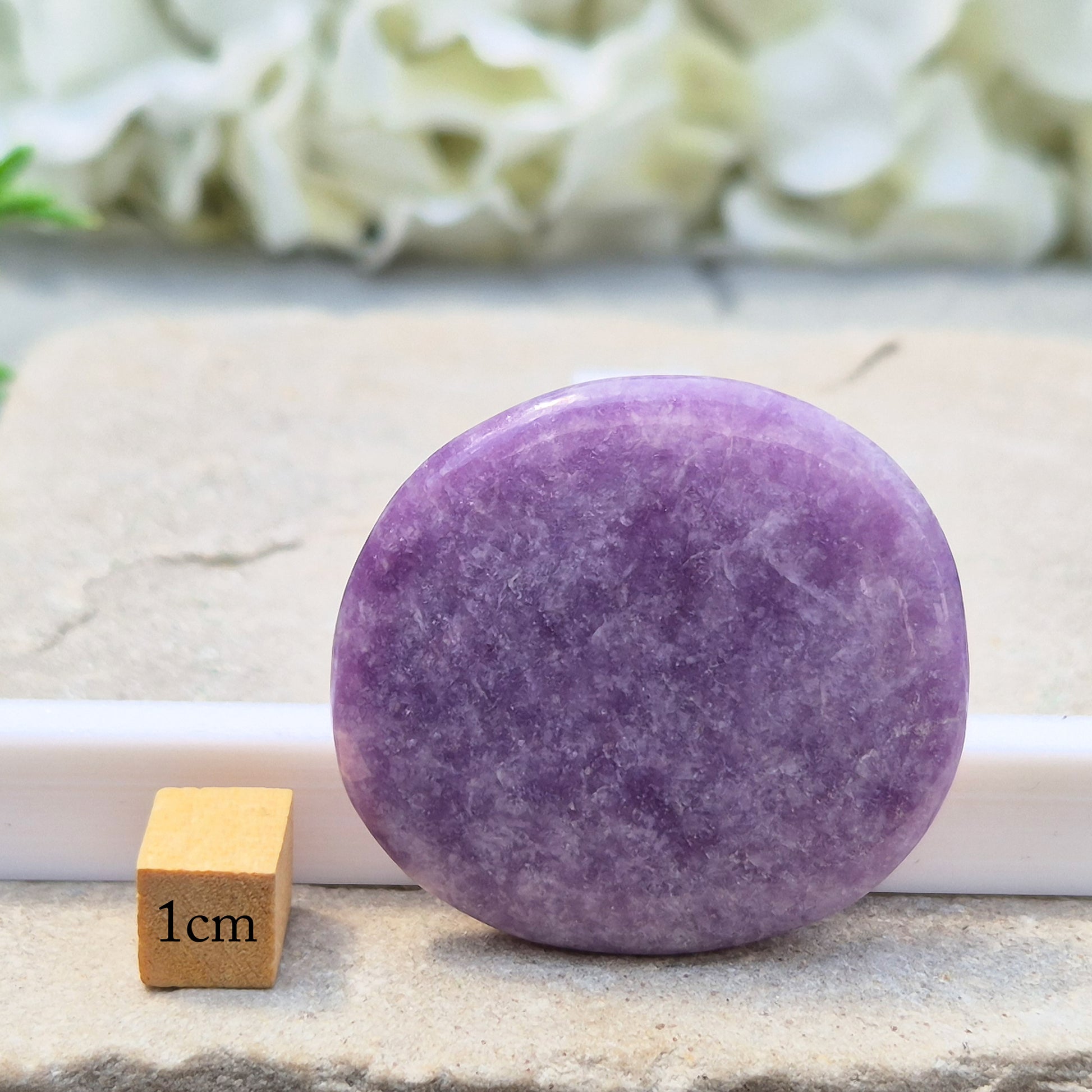 Beautiful Lepidolite crystal in gentle purple tones. A comforting crystal for stress, overwhelm, and relaxation — perfect as a thoughtful gift or daily support.