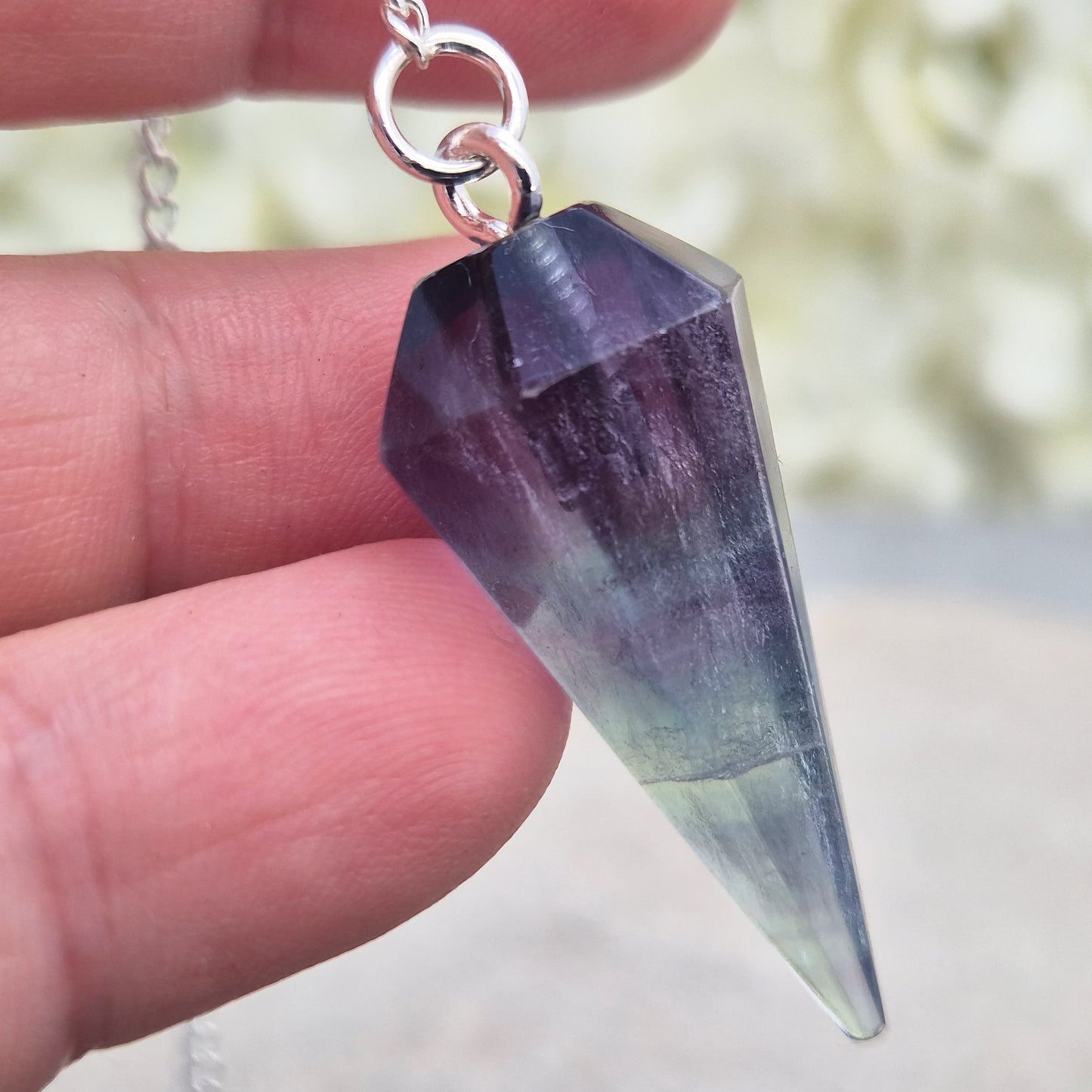 Fluorite crystal pendulum – perfect for dowsing, energy work, and meditation. A calming tool for clarity, focus, and intuitive guidance. 
