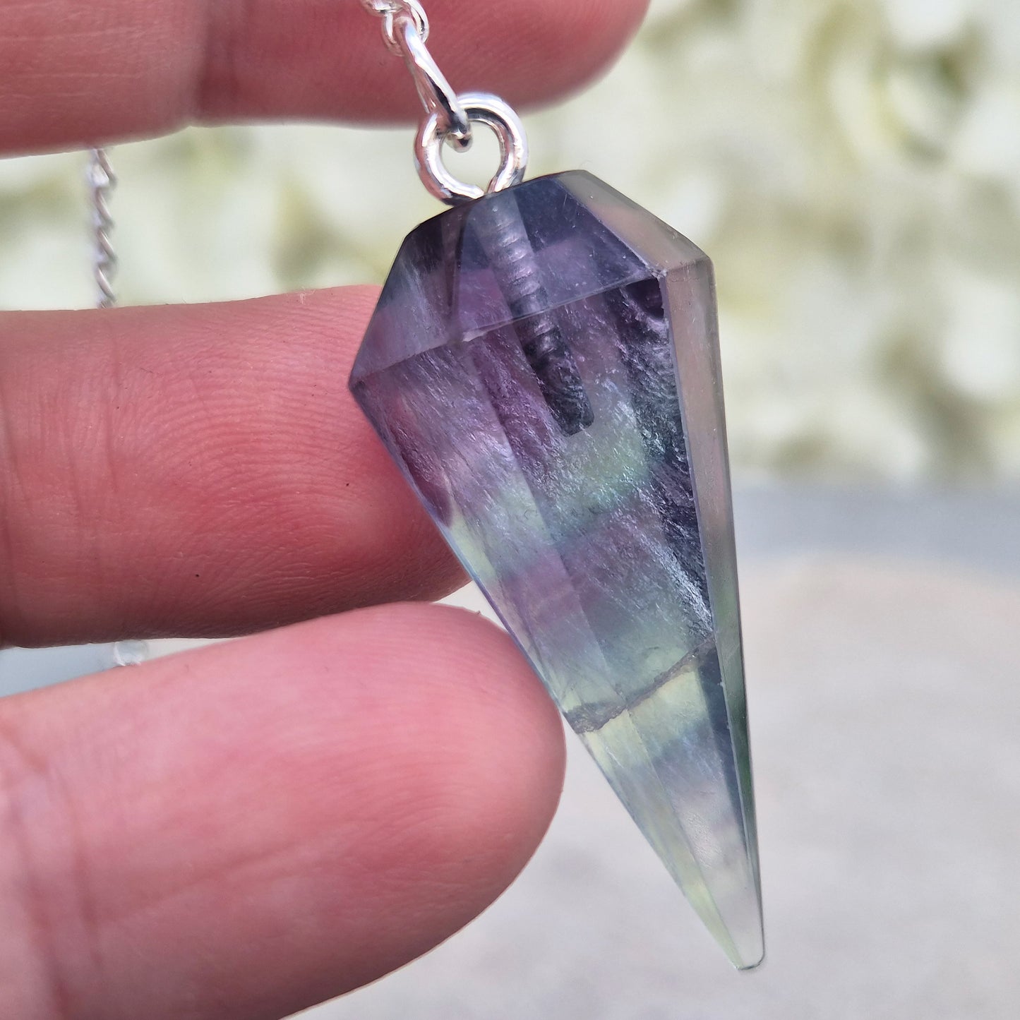Fluorite crystal pendulum – perfect for dowsing, energy work, and meditation. A calming tool for clarity, focus, and intuitive guidance. 