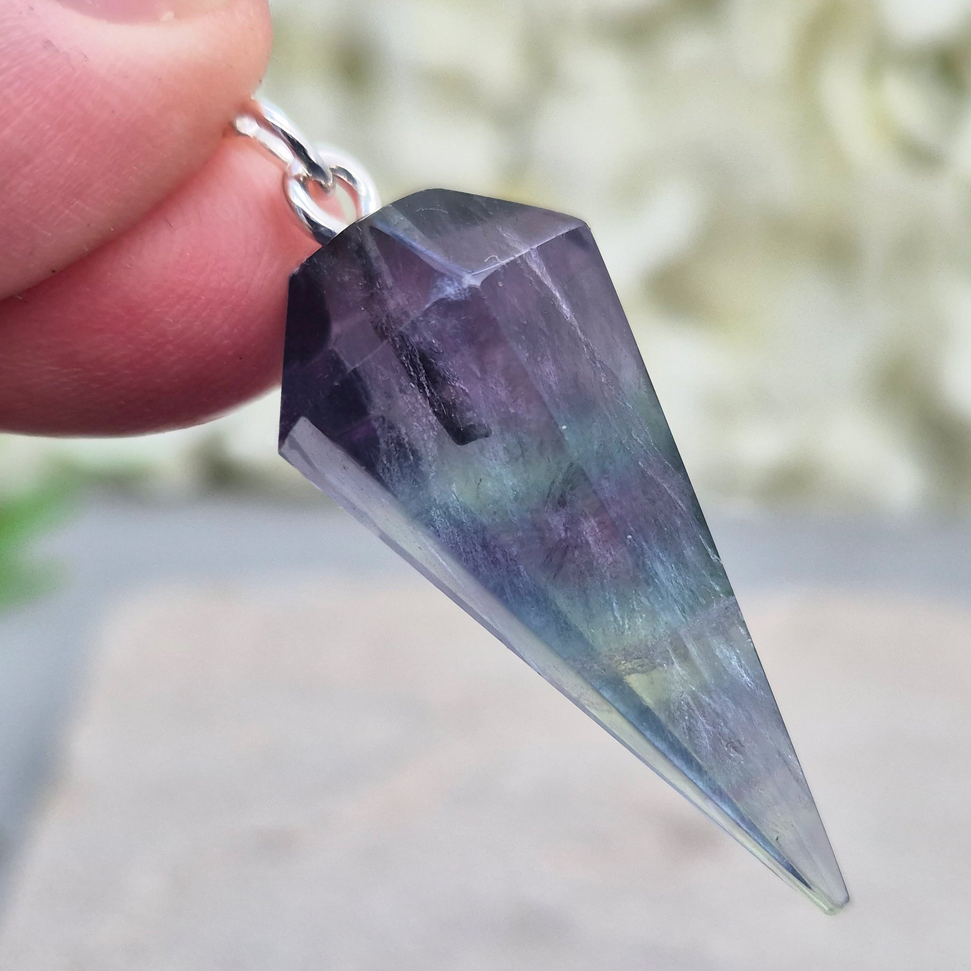 Fluorite crystal pendulum – perfect for dowsing, energy work, and meditation. A calming tool for clarity, focus, and intuitive guidance. 