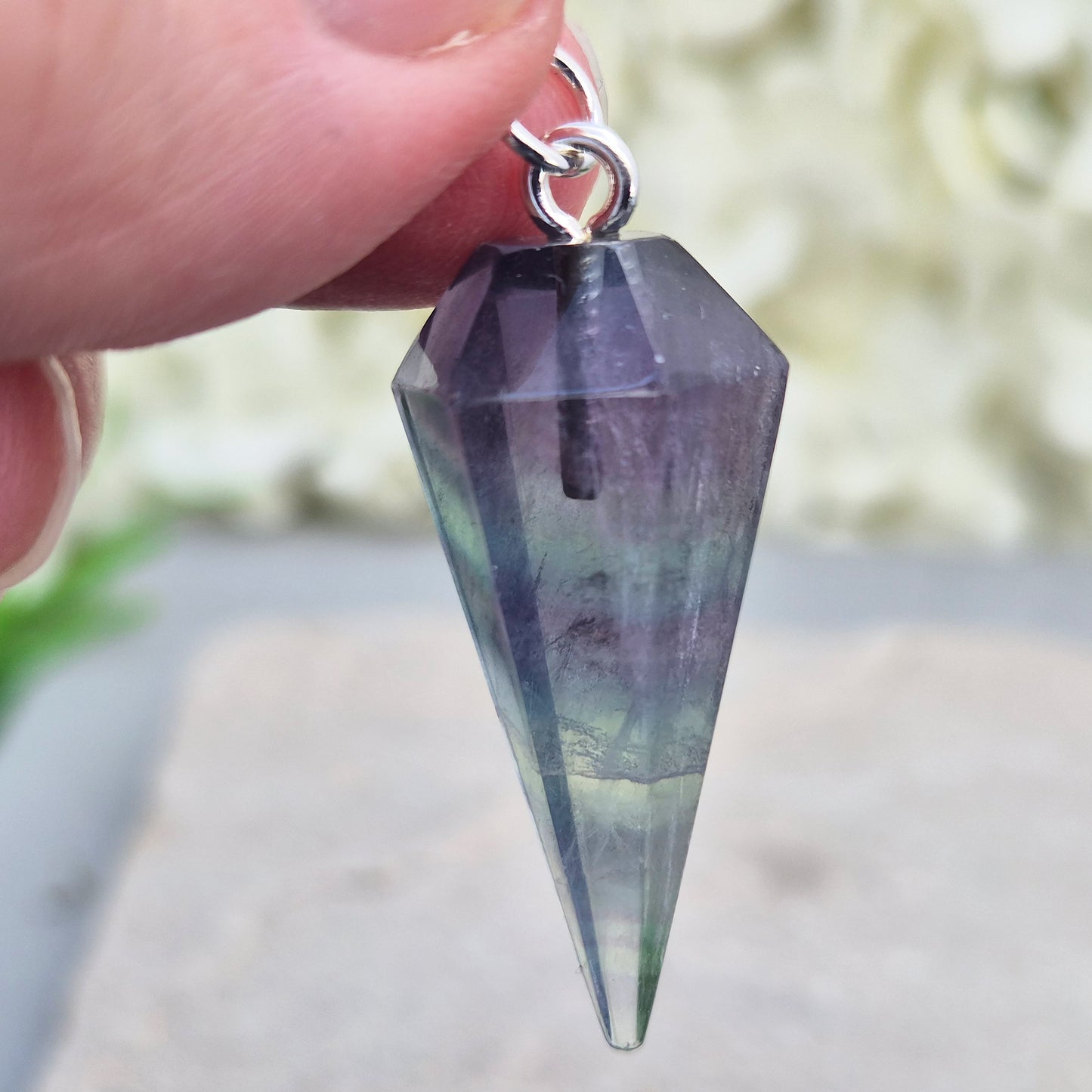 Fluorite crystal pendulum – perfect for dowsing, energy work, and meditation. A calming tool for clarity, focus, and intuitive guidance. 