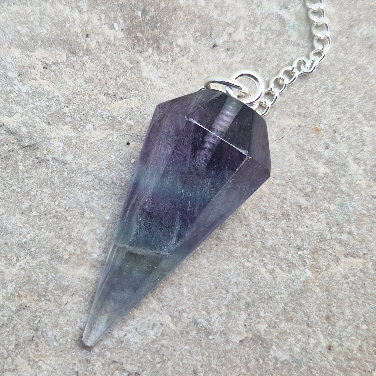 Fluorite crystal pendulum – perfect for dowsing, energy work, and meditation. A calming tool for clarity, focus, and intuitive guidance. 