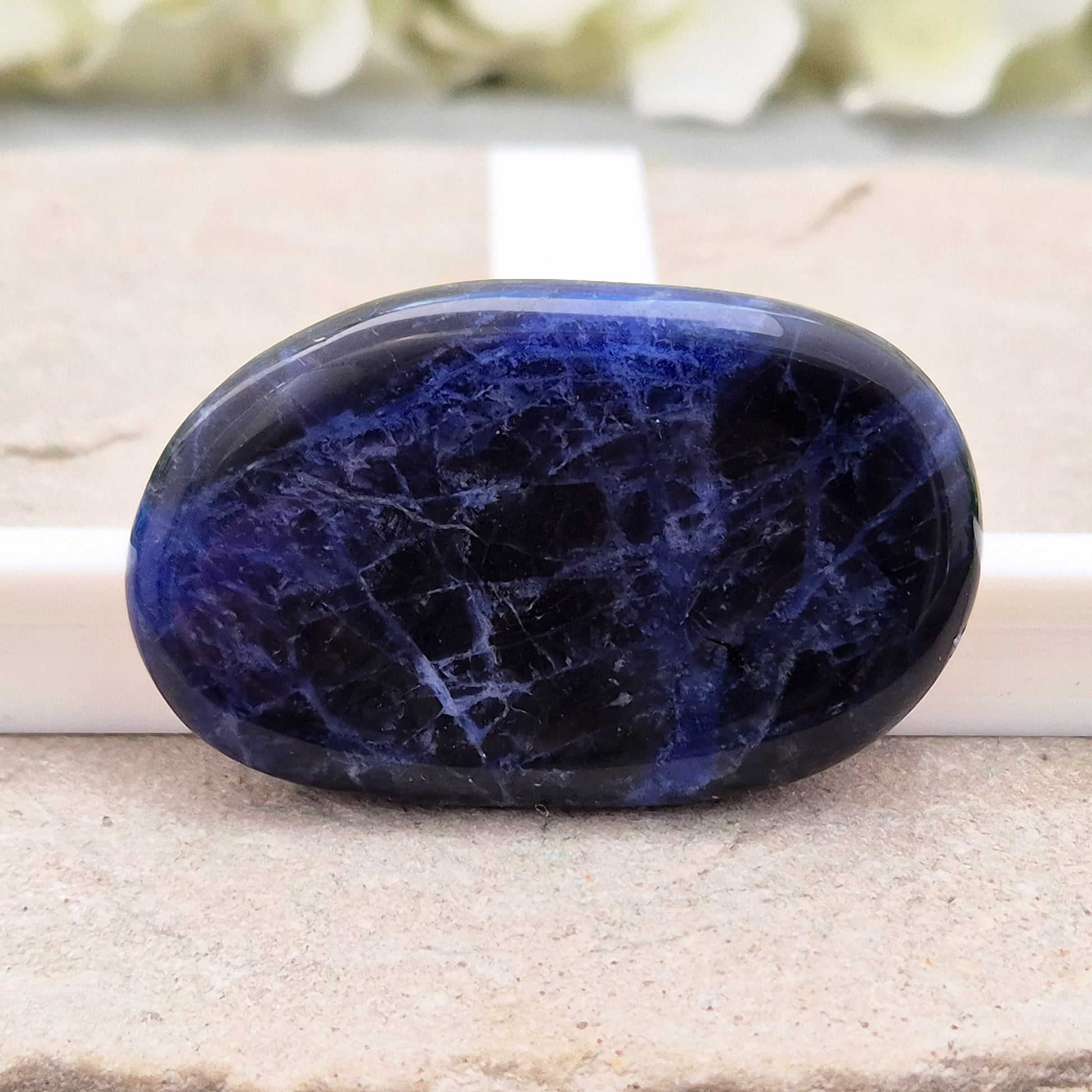 Beautiful A-grade Sodalite palm stone from Namibia. Supports clear thinking, confidence in communication, and emotional calm. Throat & Third Eye chakra crystal.